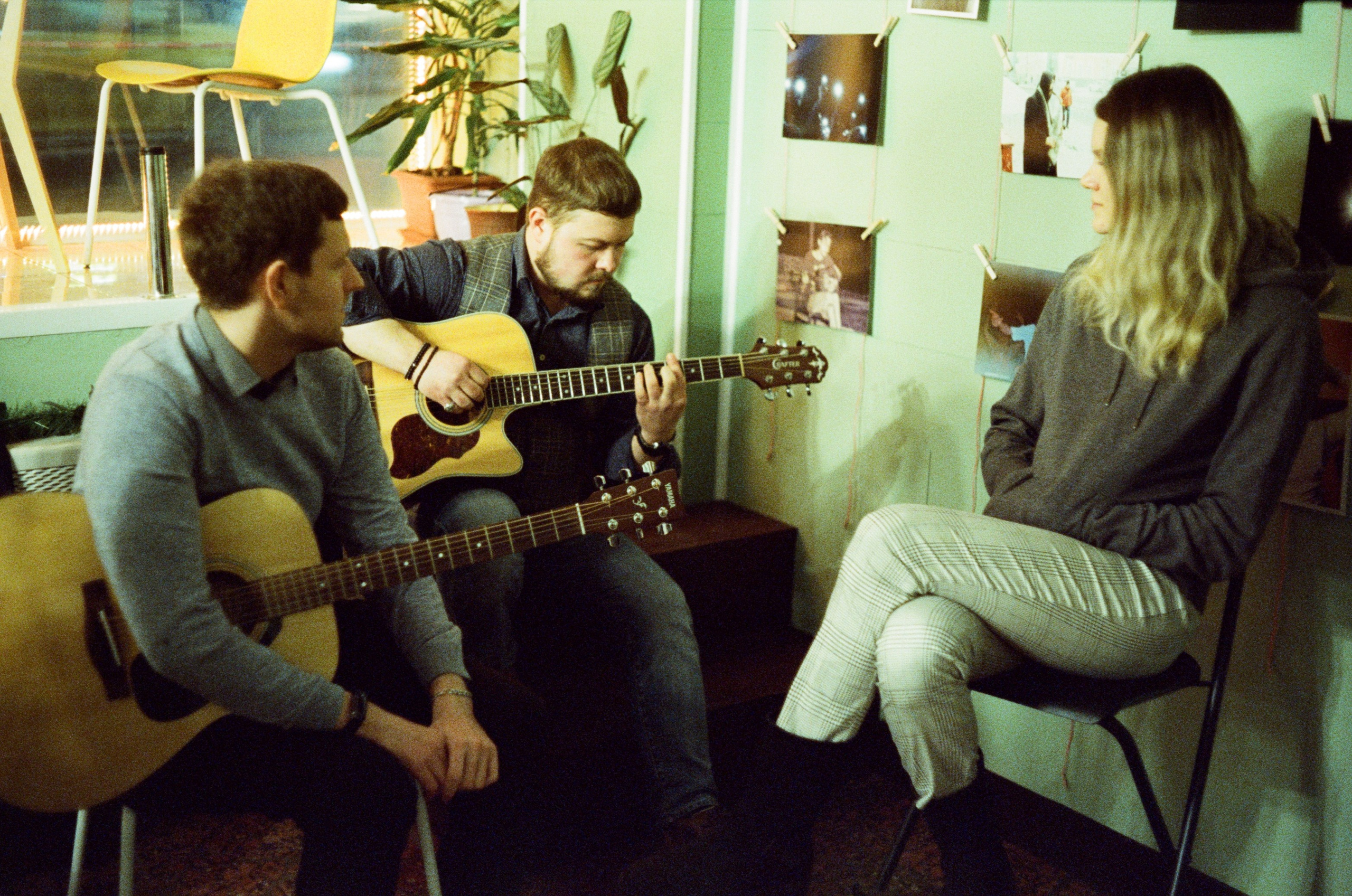 12.12.2021 // Гитара и фотография. Фотовыставки serebro.gallery, в которых автором можешь стать ты! | Москва