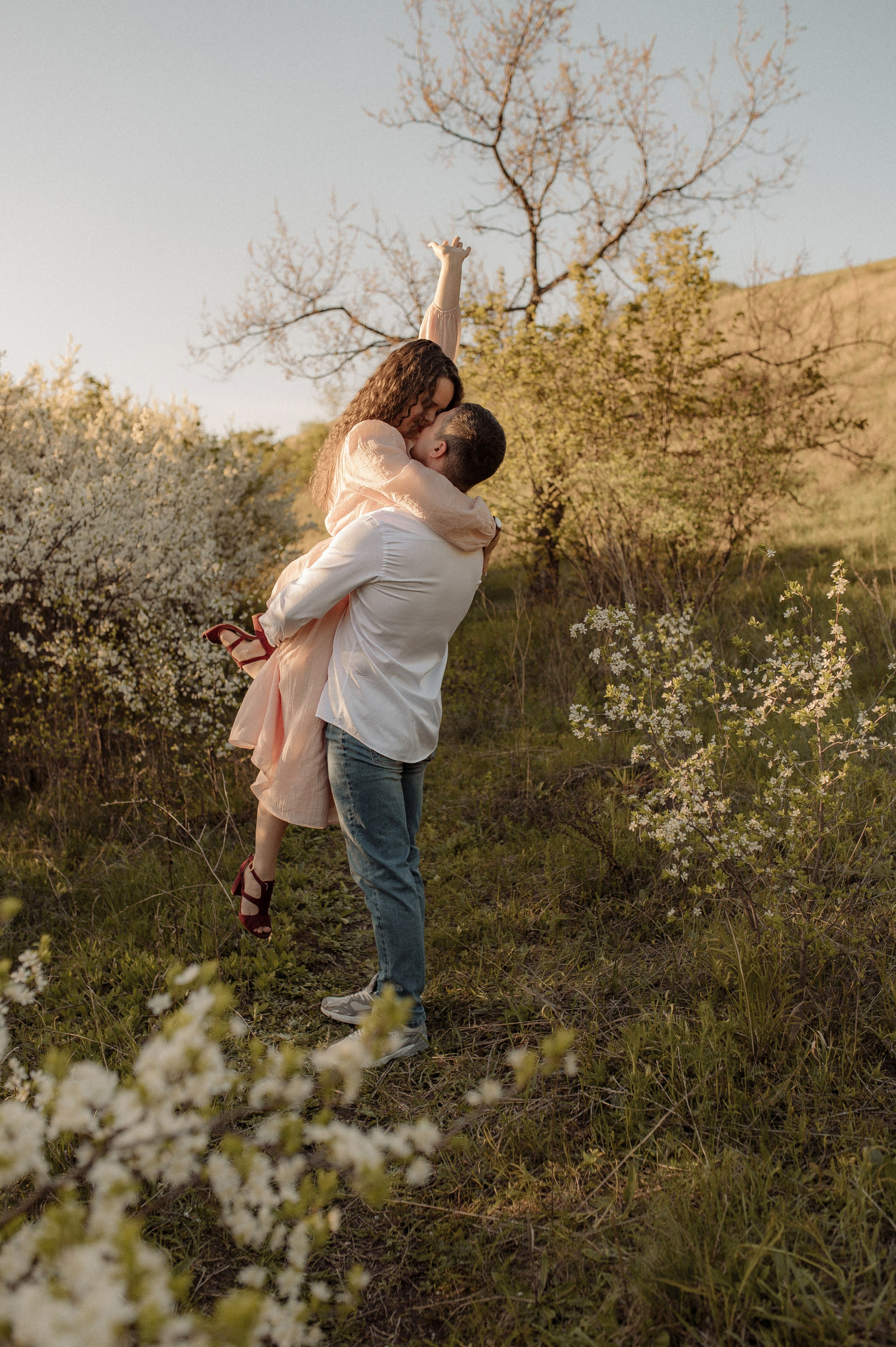 Настя, Антон и цветущие сады. Фотограф Мария Стрелкова