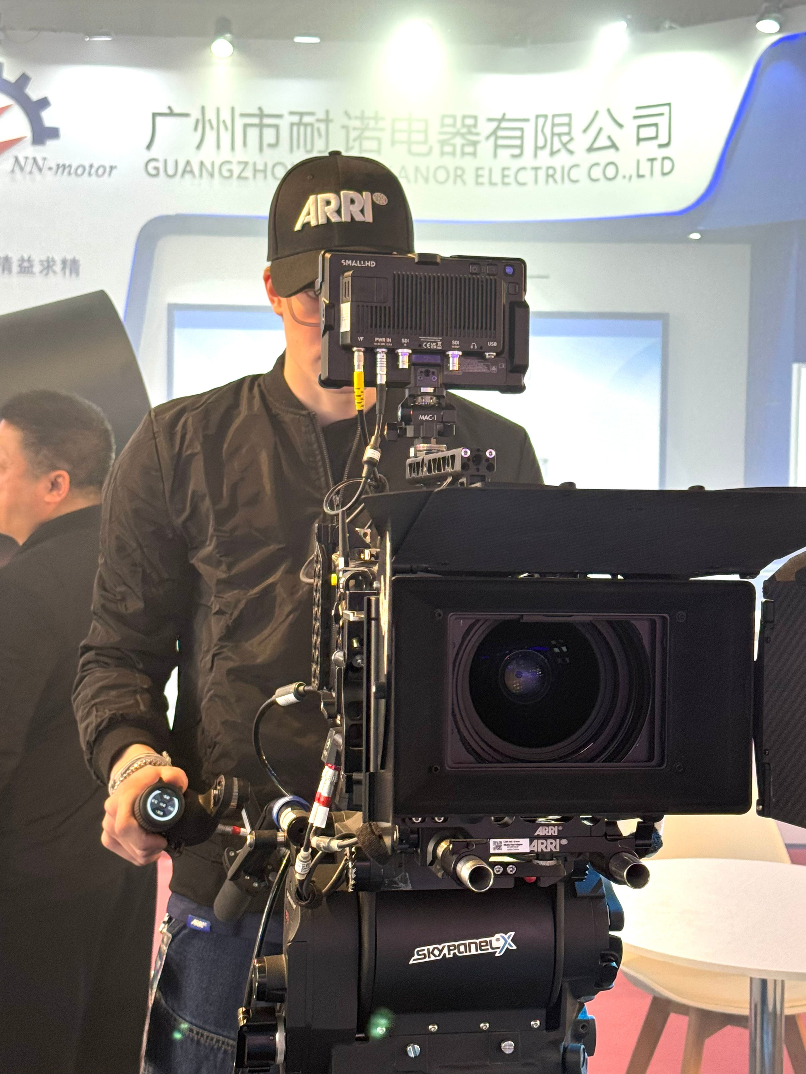 BACKSTAGE GALLERY. «MAK FLAME»