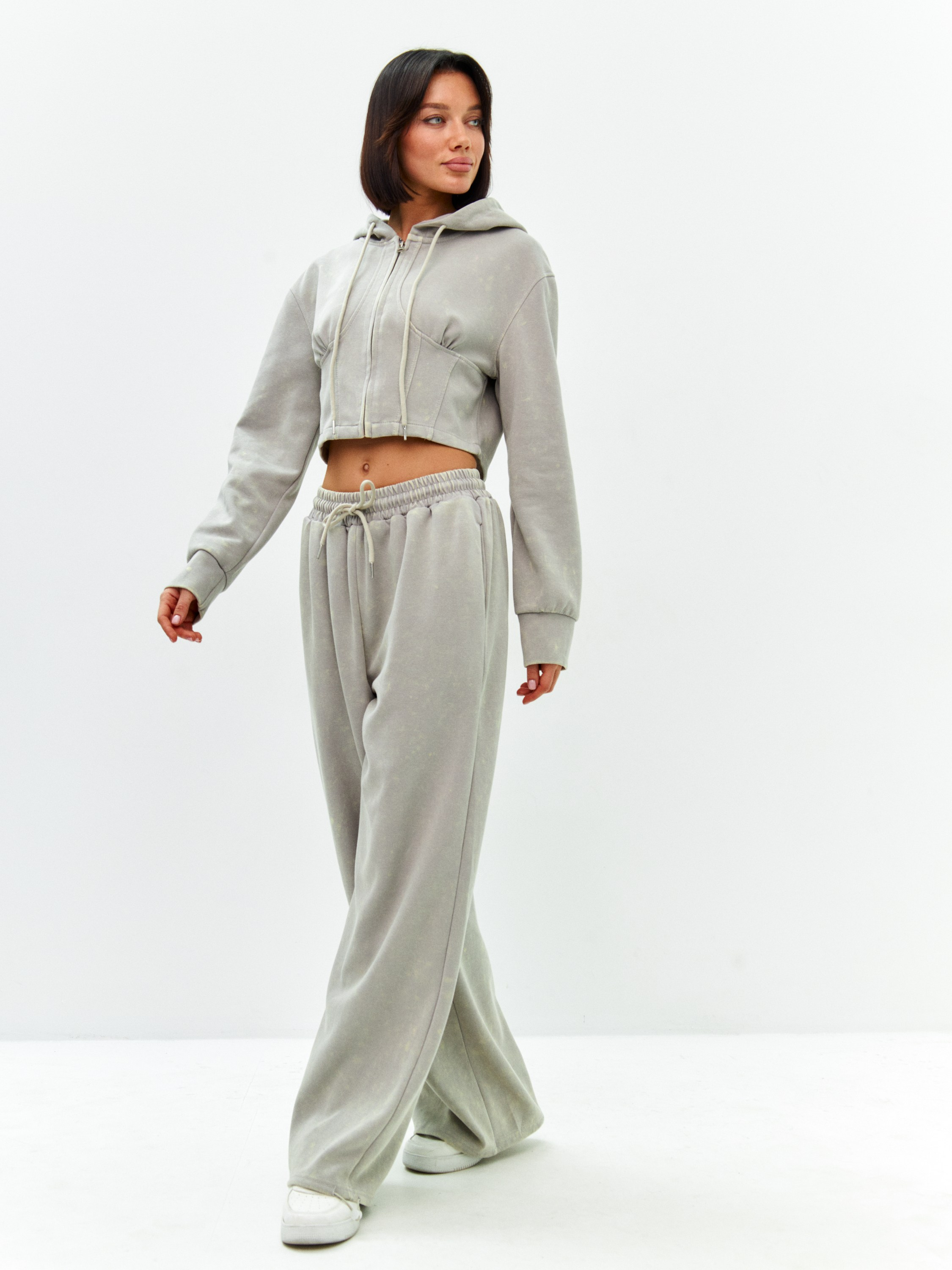 Екатерина, 42 р-р, 174 рост. KED Production — продакшн из СПб. Создаём фото, видео и контент, который помогает брендам и селлерам продавать больше