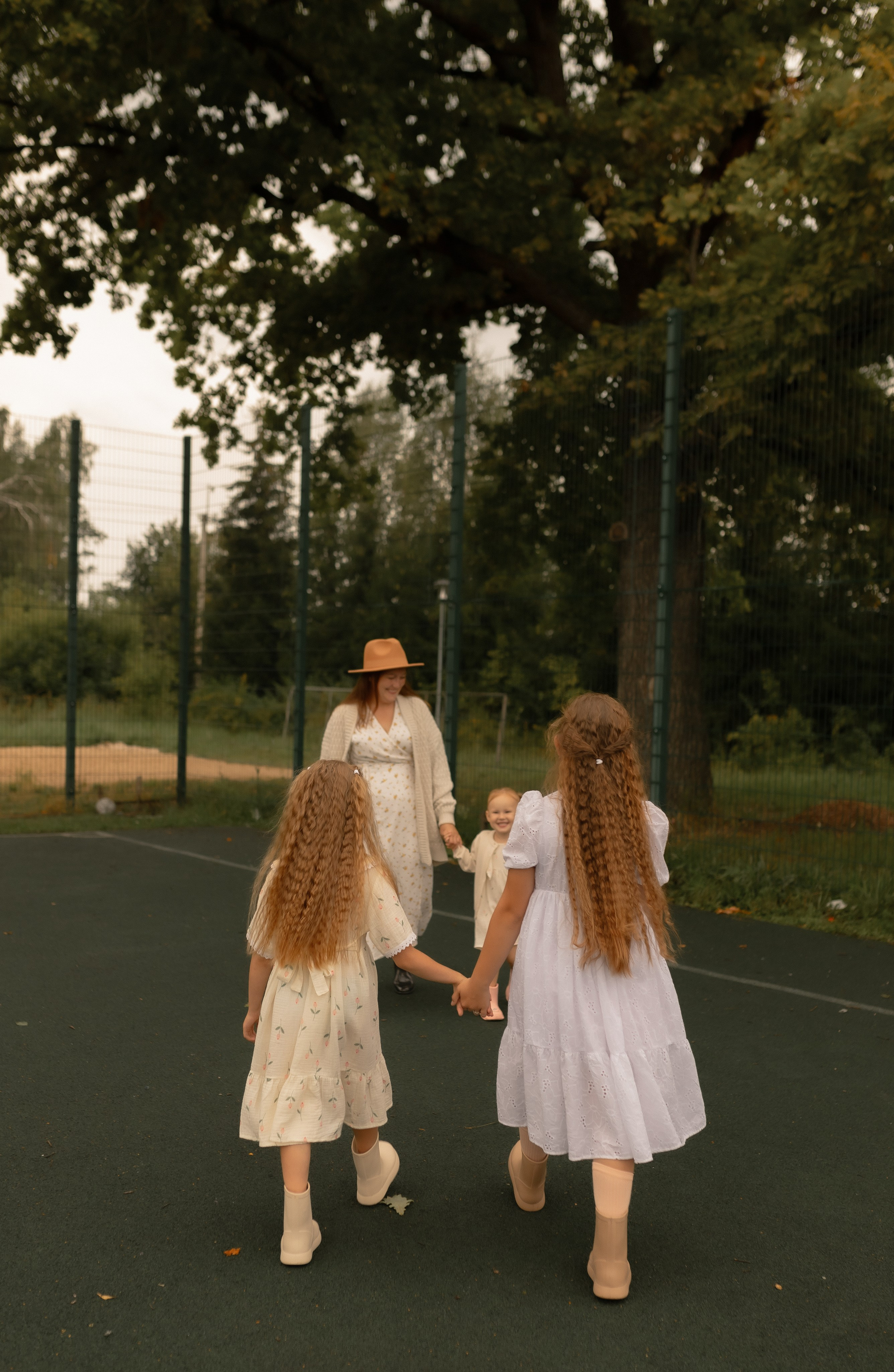 Мама Алина, Маша, Дина и Анечка. Фотограф Татьяна Семенова