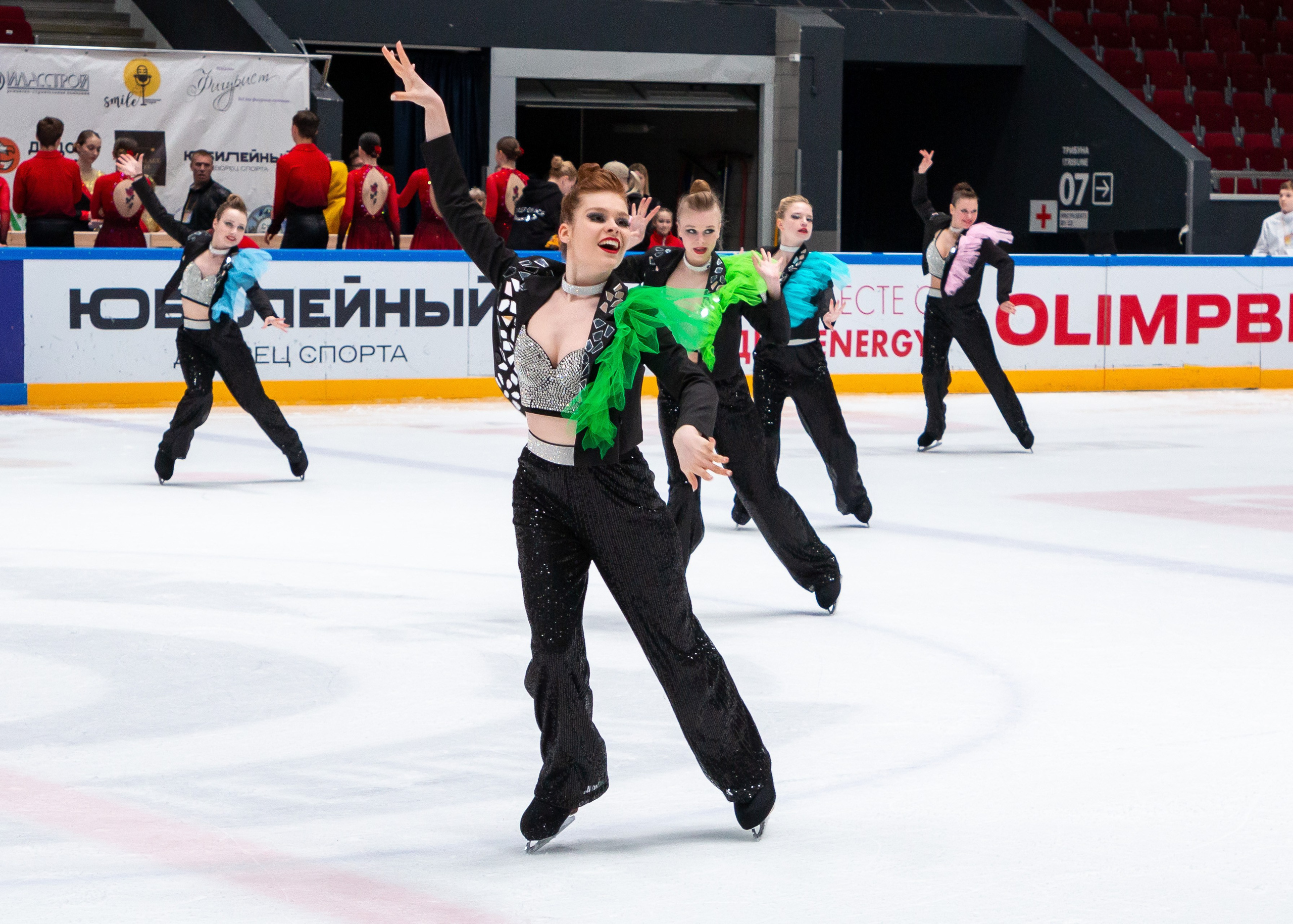 VII Ежегодный фестиваль массовых танцев на льду и фигурного катания «Петровский лёд» Санкт-Петербург 2024. Репортажный фотограф в Москве