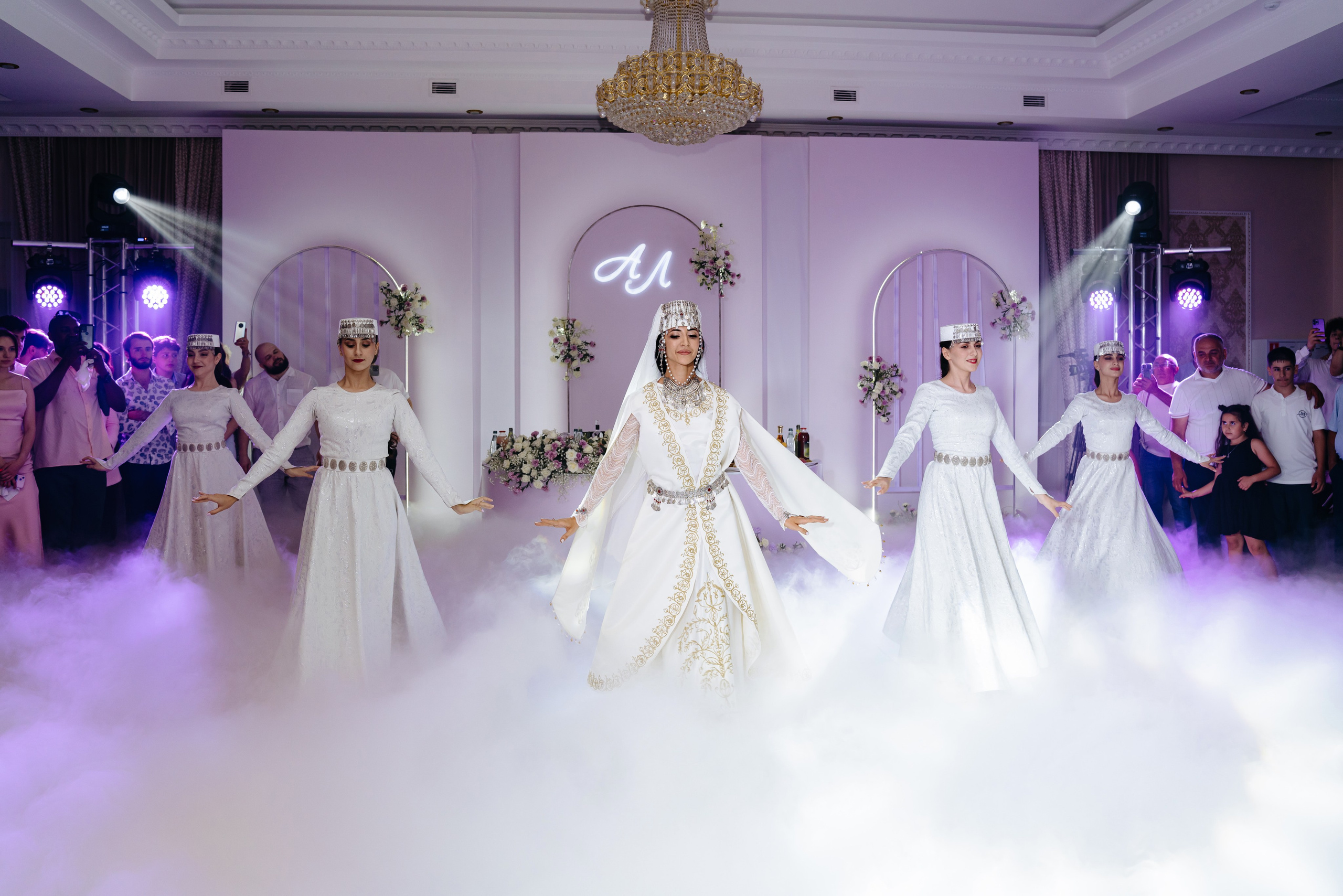 Артем и Лусине. Свадебный фотограф Красноярск Вязьминова Мария