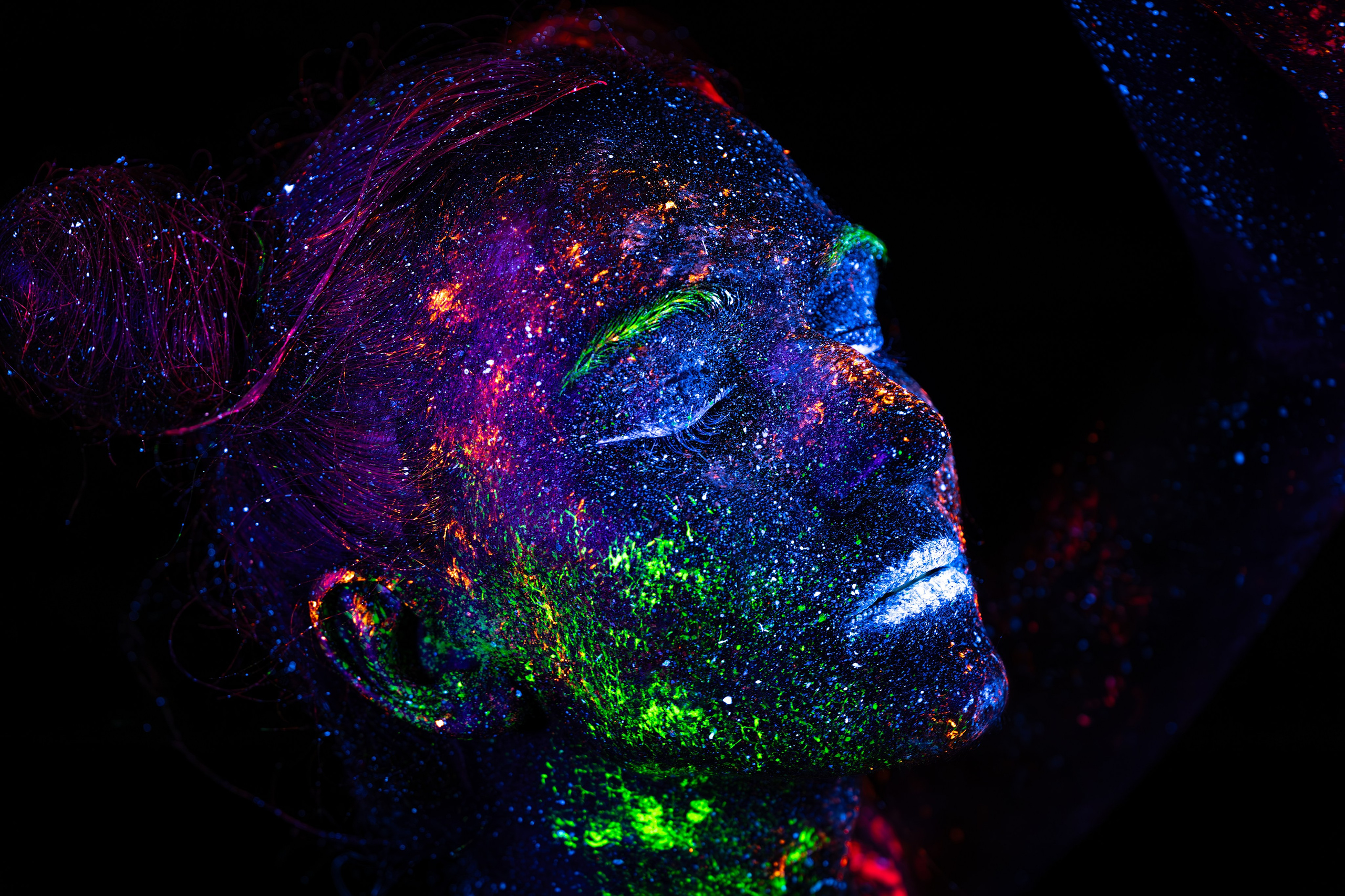 Женский портрет в UV-свете. Николай Брытков — фотограф в Туле