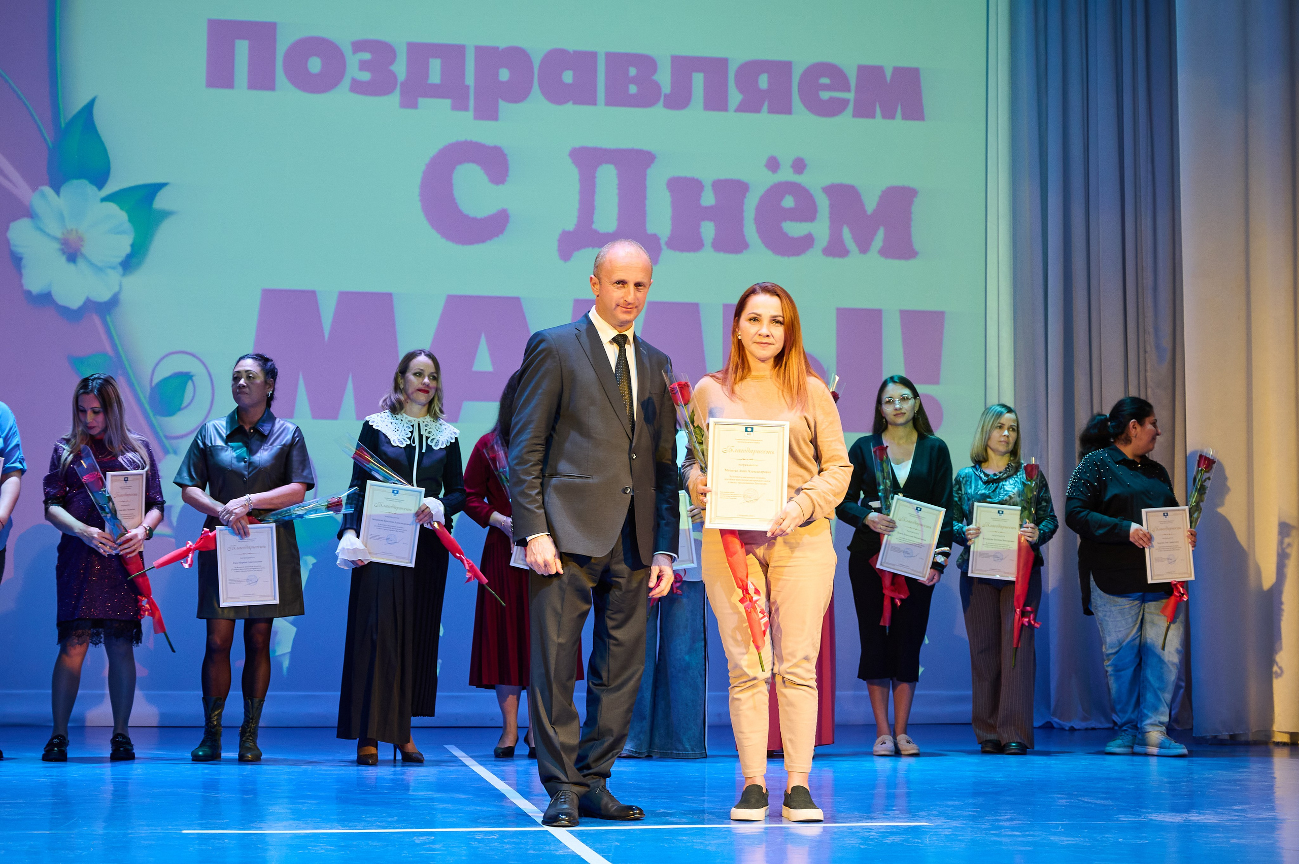 День матери Марьина Роща. Жизнь курорта Кабардинка в фотографиях