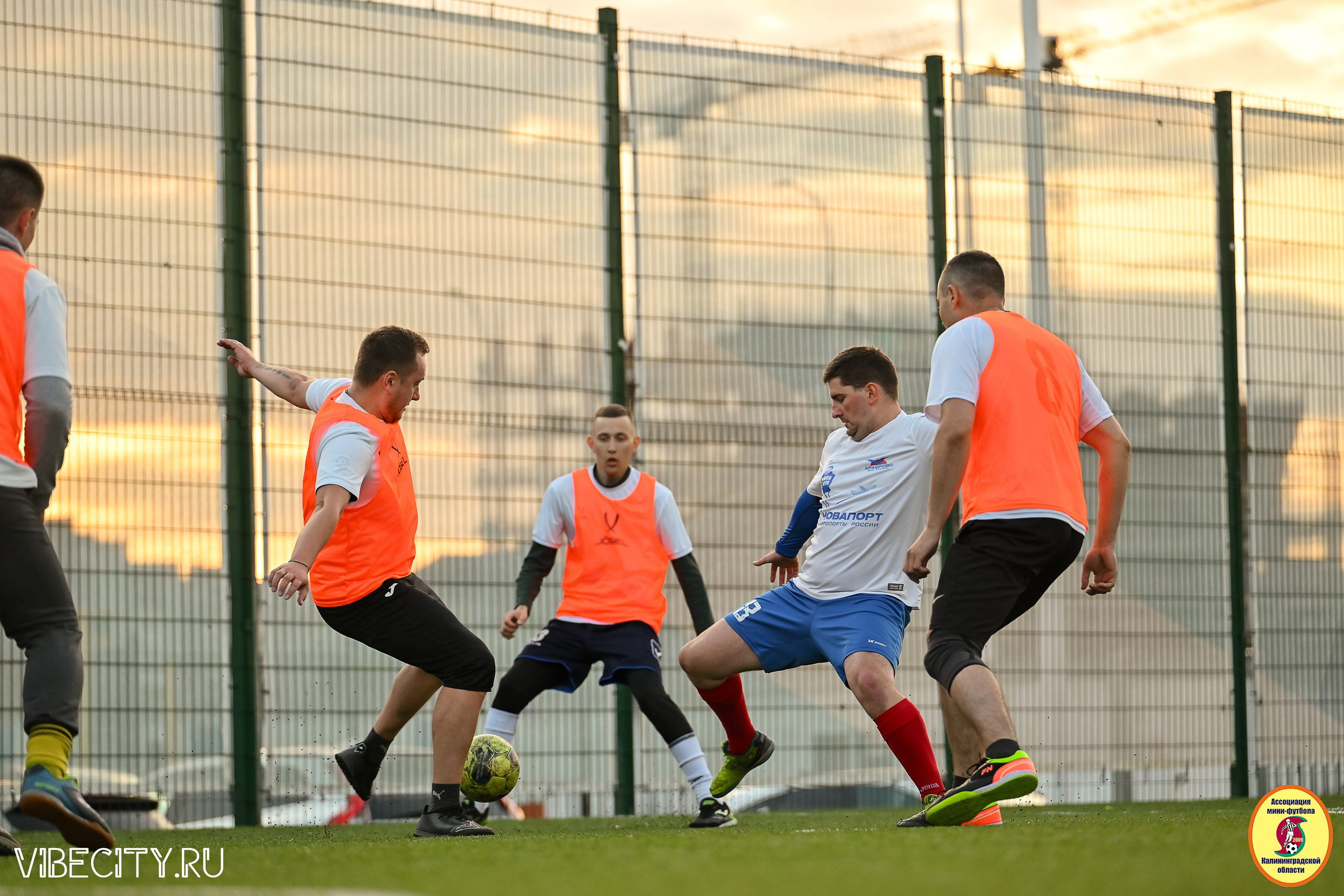 ИГРЫ МИНИ-ФУТБОЛЬНОЙ И КОРПОРАТИВНОЙ ЛИГИ. VIBECITY.RU Вайб Сити Ру Фоторепортажи Фотоотчеты Калининград