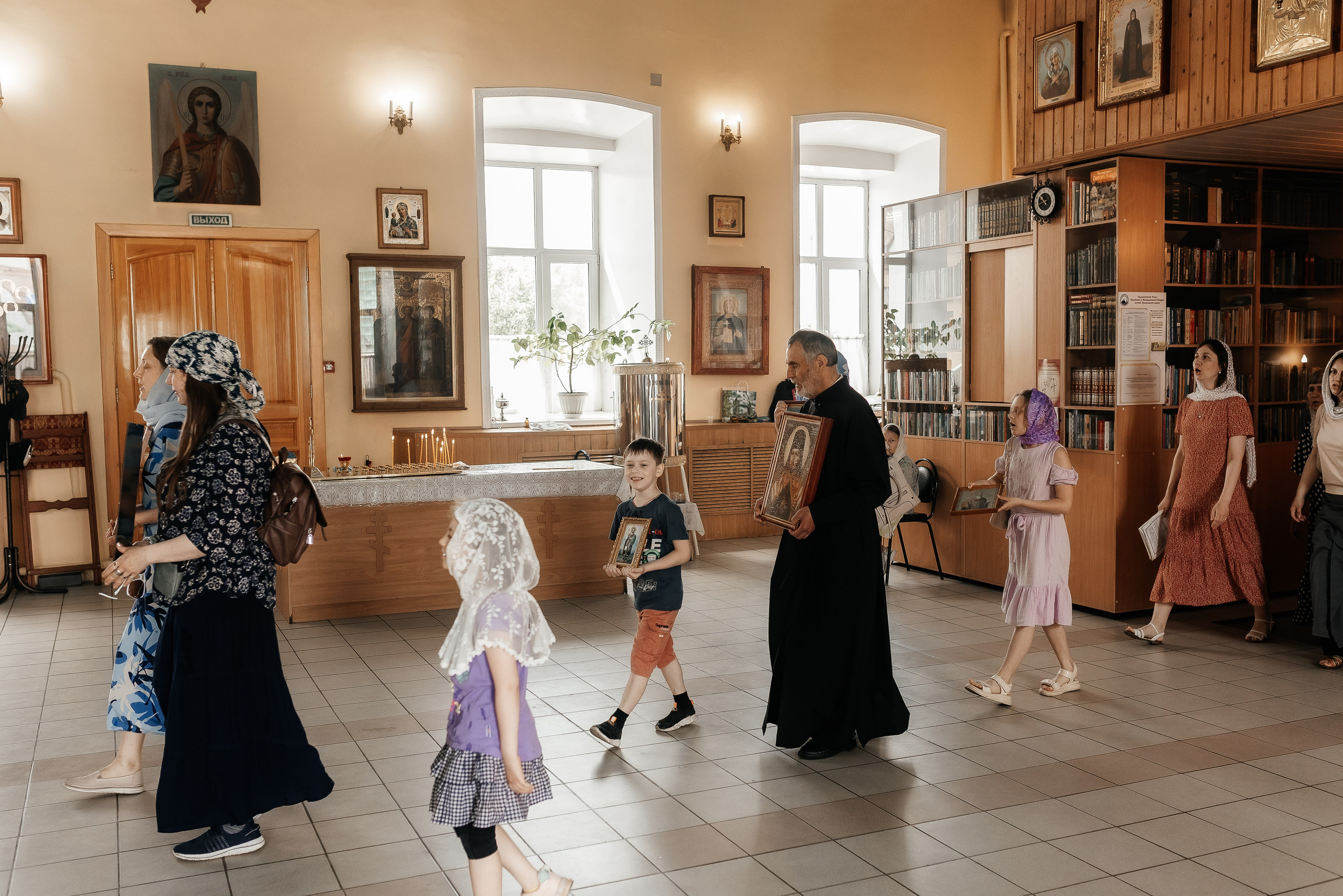 Крестный ход в храме. Съемка Таинств Крещения Венчания, детские и семейные съемки в Пензе