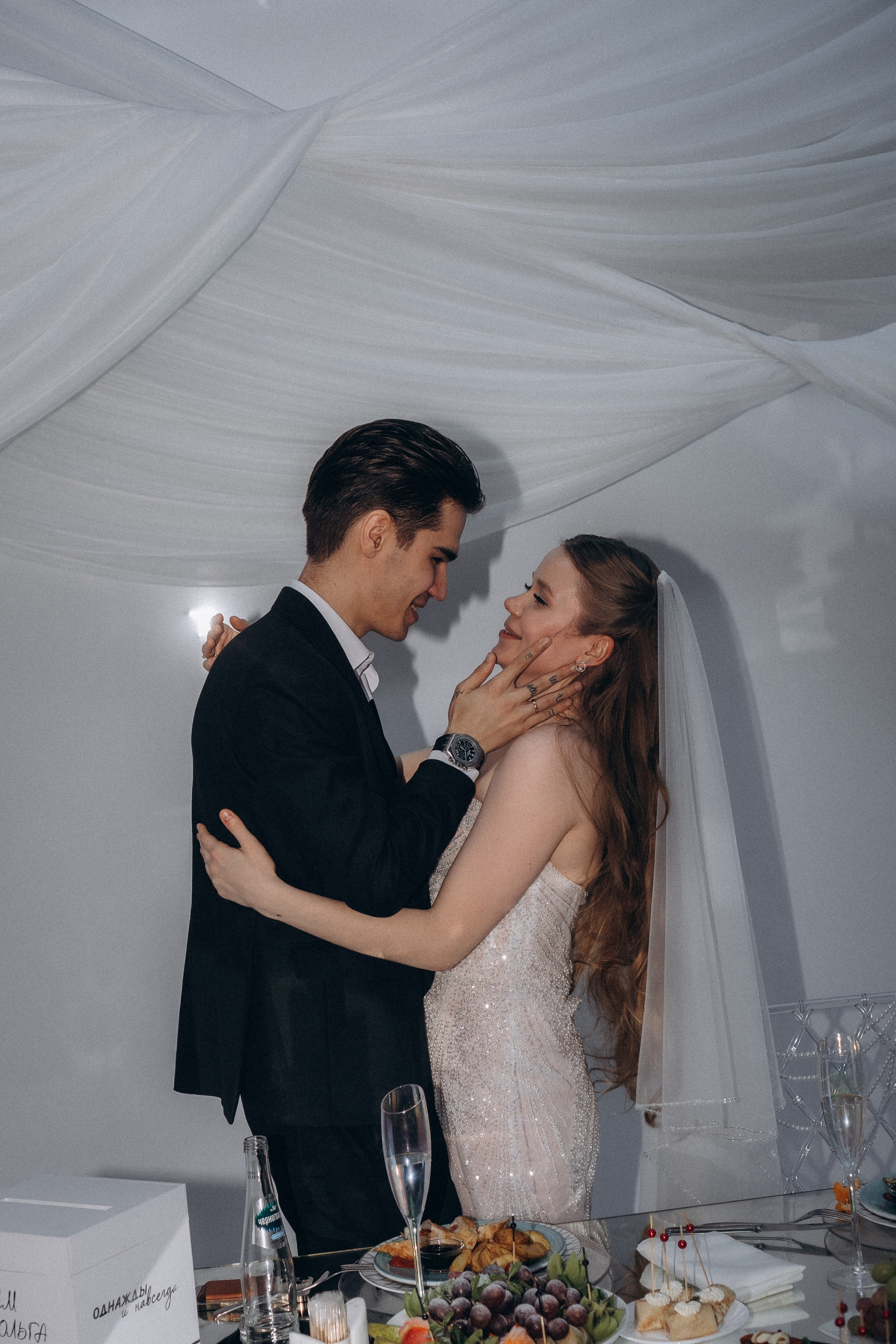 СВАДЕБНАЯ СЬЕМКА СБОРОВ В ОТЕЛЕ И ВЫЕЗД НА ЦЕРЕМОНИЮ (СНЯТО В СИБИРЕ В НИЖНЕВАРТОВСКЕ). Профессиональный фотограф, Санкт-Петербург — Виктория Богомолова