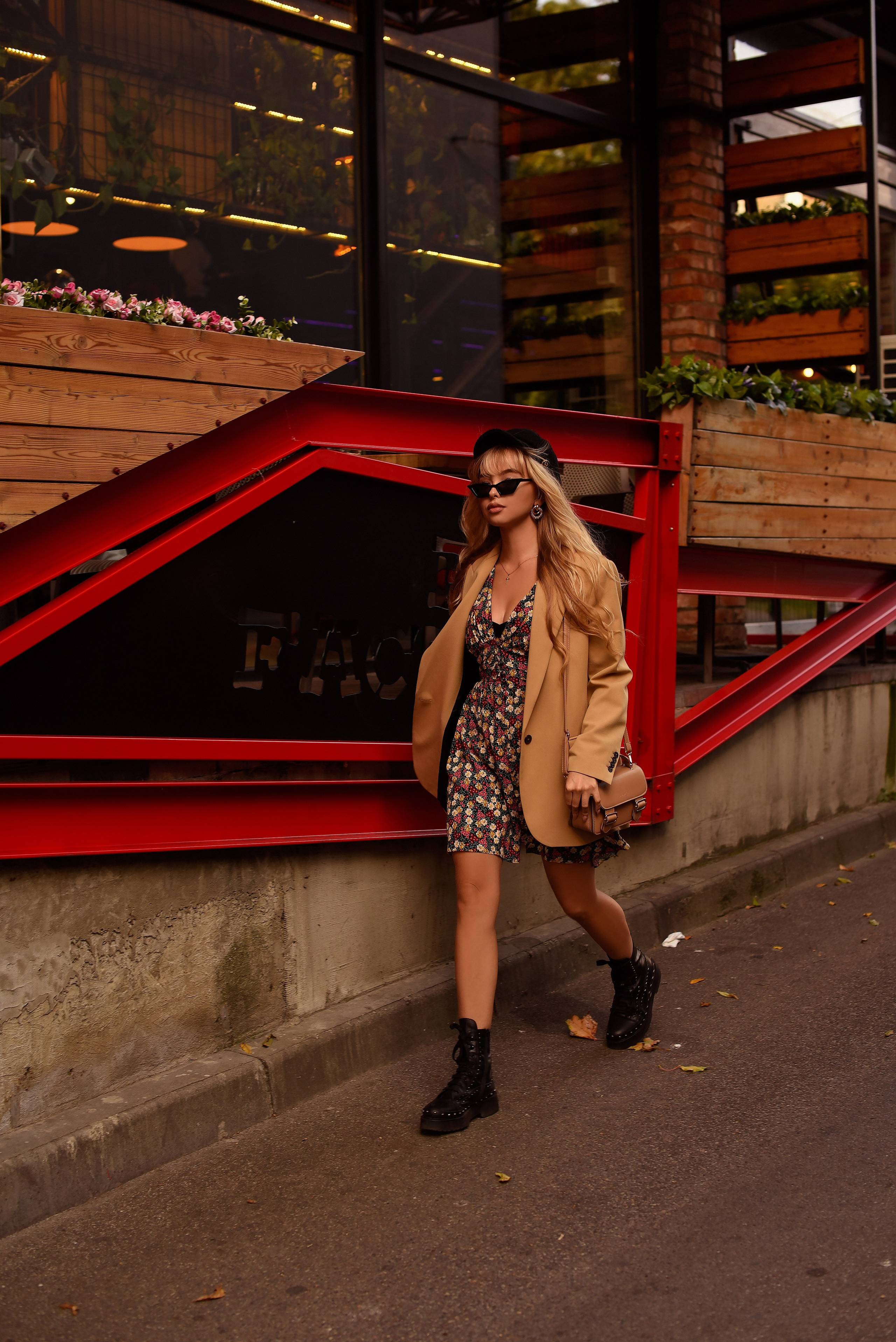 Женская уличная фотосъемка. Главная