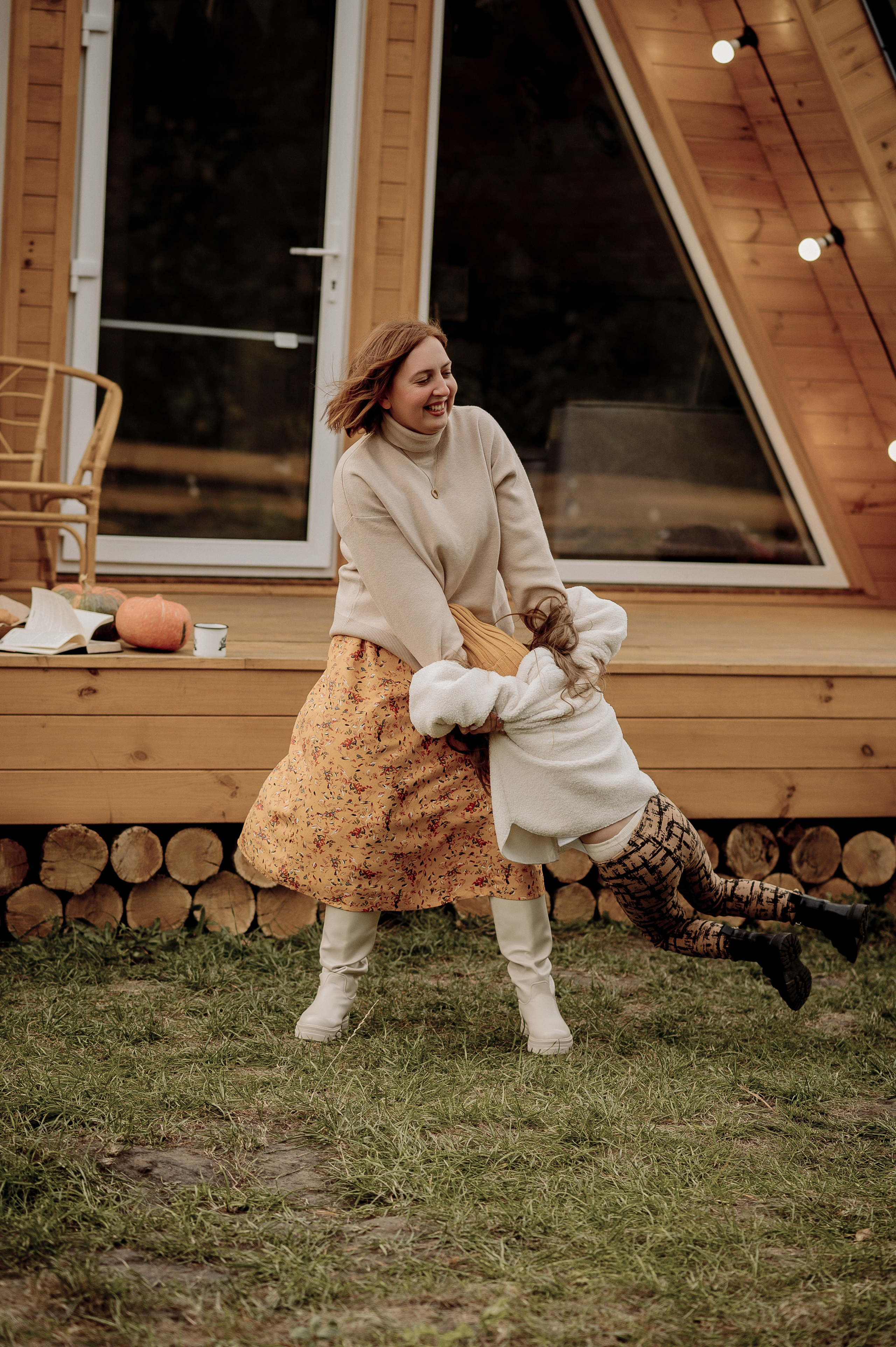 Катя, Дима, Настя и уютный домик. Фотограф Мария Стрелкова