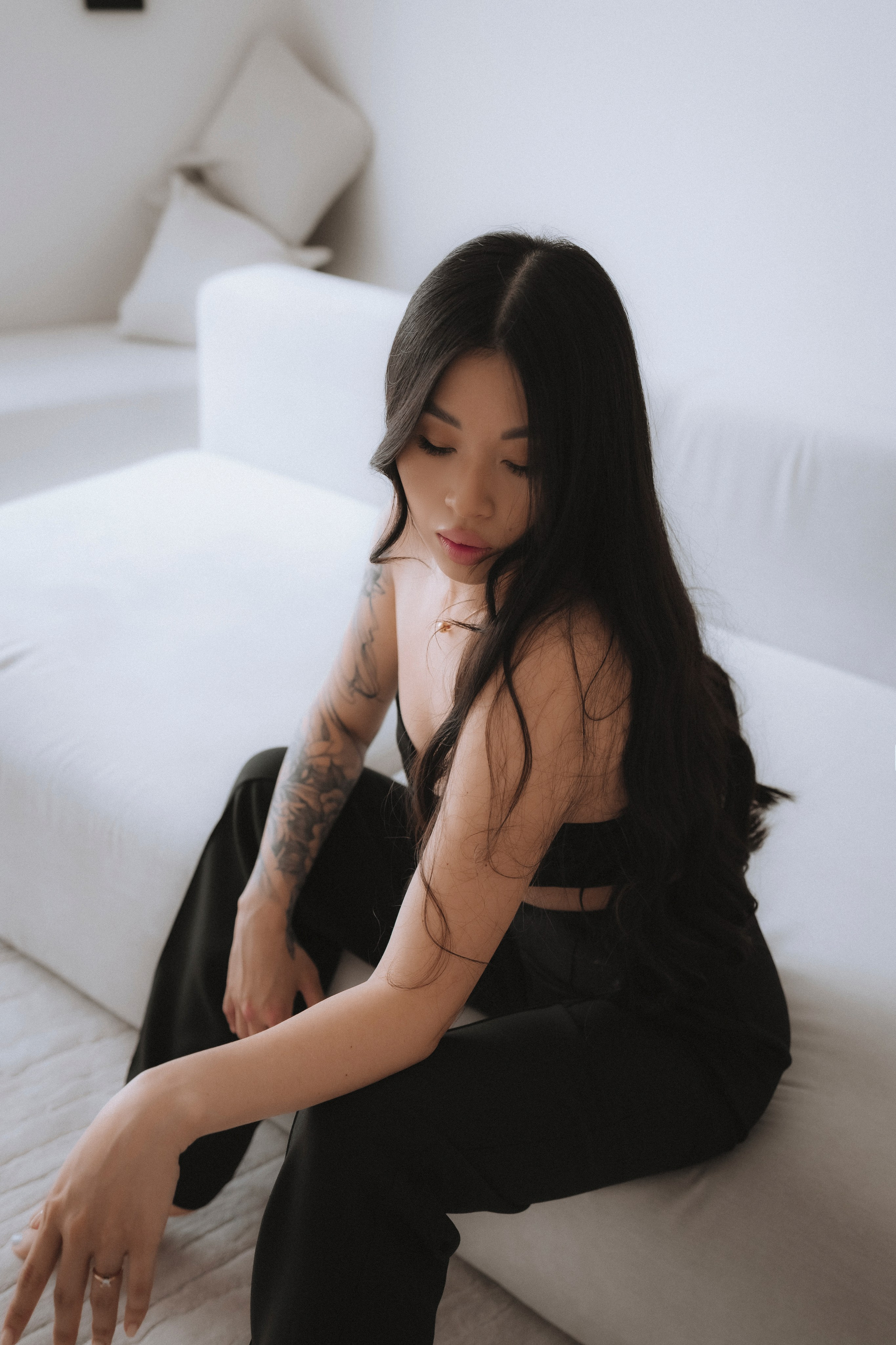 Женские портреты-фотосессии в Москве от фотографа Анастасии Инвиш. Эротическая фотосессия в стилю ню в Москве — заказать ню фотосессию от 19 800 руб!