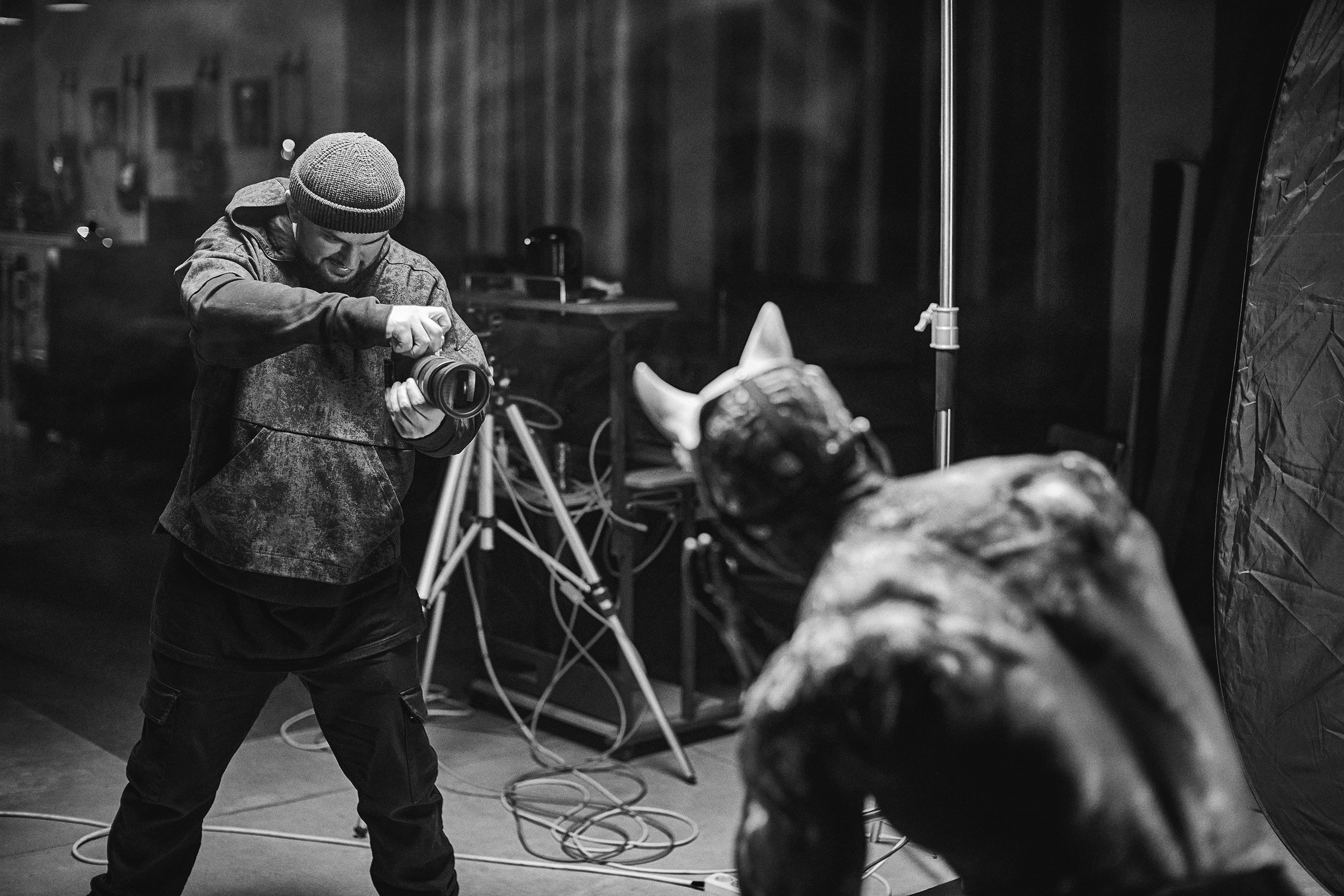 Бэкстейдж концептуальной съёмки фотографа Дмитрия Раймона, каллиграфа Антона Рейтара и персонального тренера фитнес-клуба Байрама Алоева. Фотосессия в Efimov Studio. Портретный фотограф во Владивостоке Сергей Ефимов. #СергейЕфимовФото