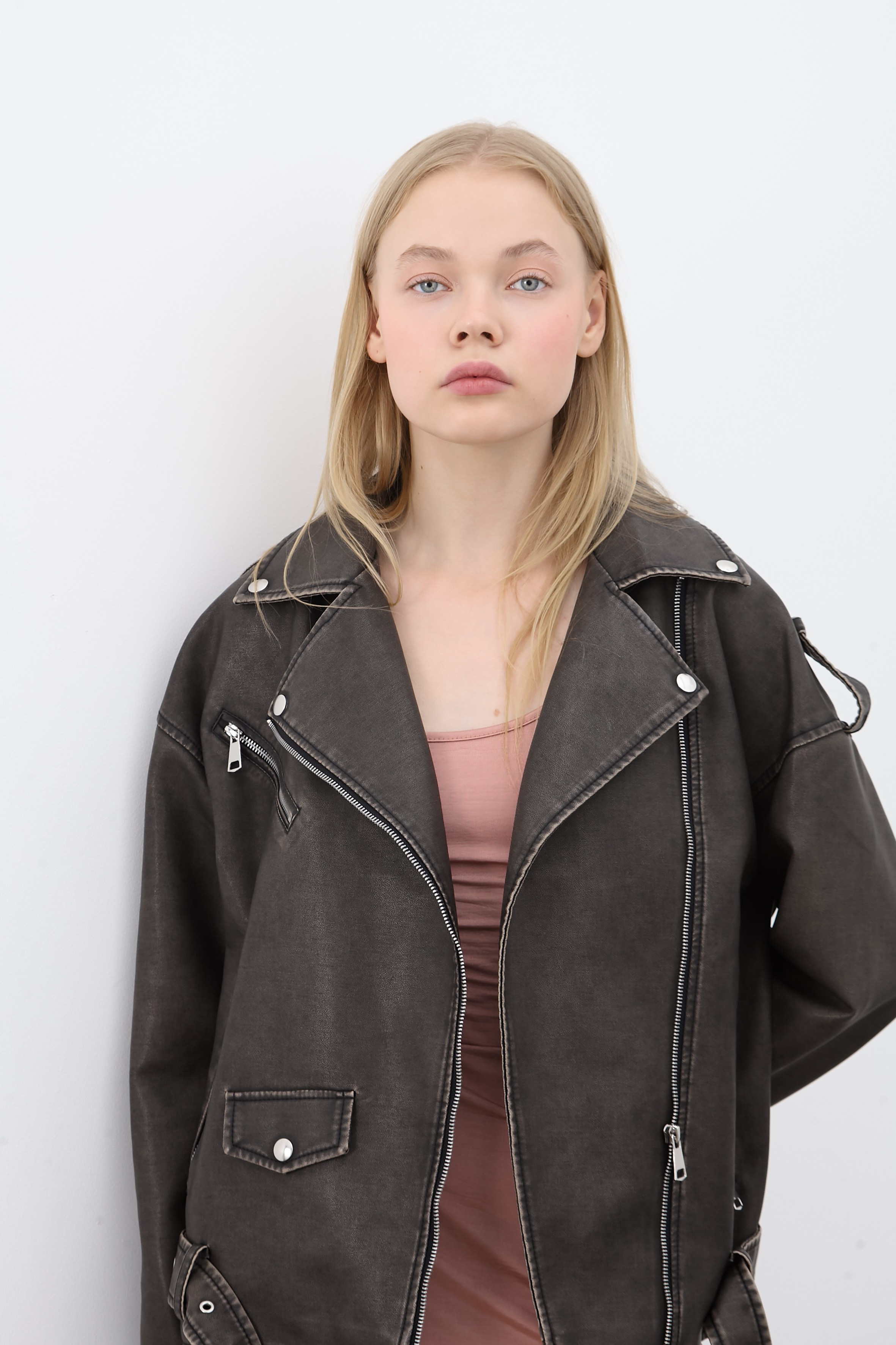 Модельные тесты для Насти. Модельные тесты в Москве. Фотограф Вика Паршина