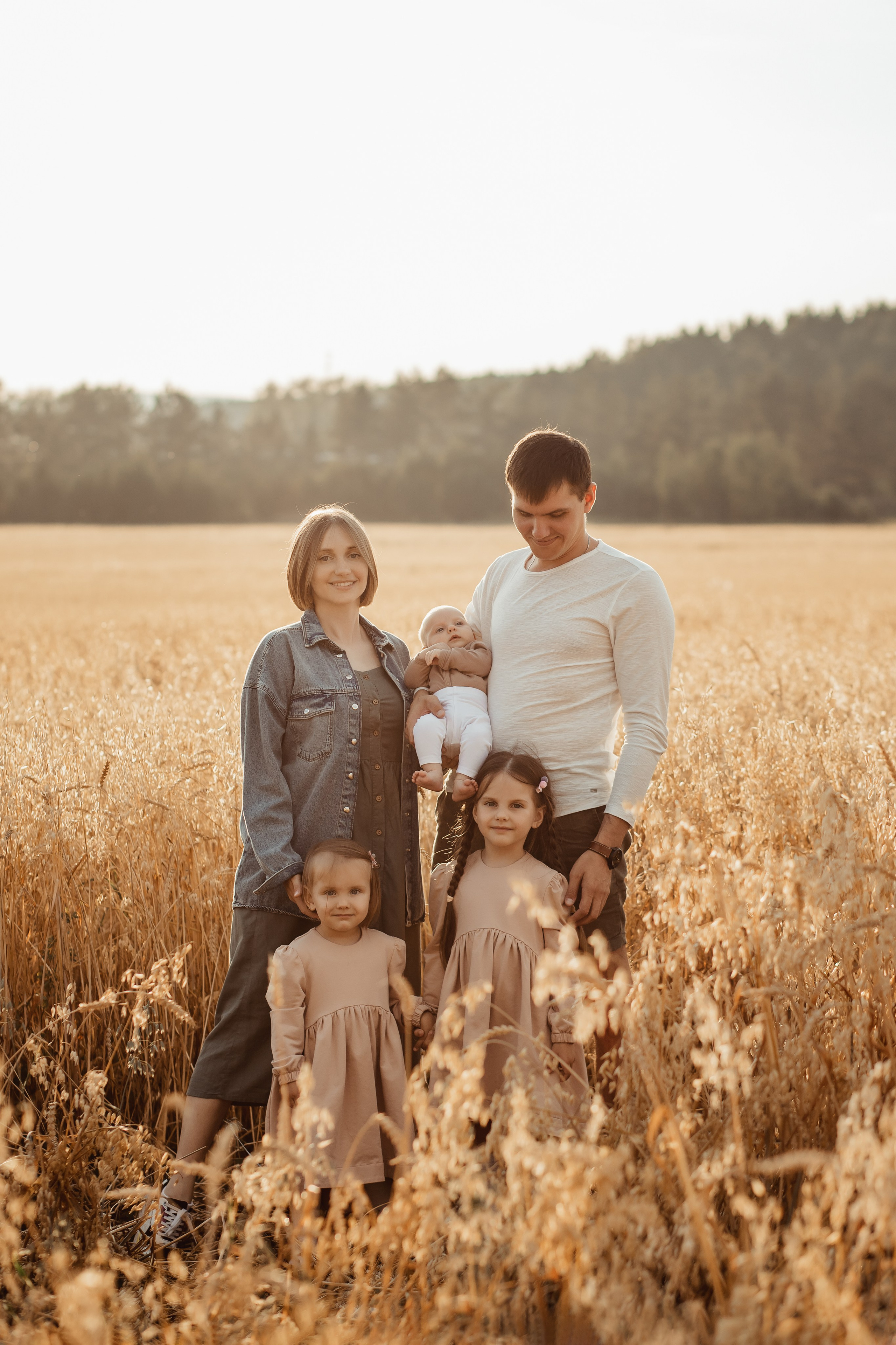 Семейная фотосессия в поле. Фотограф Анна Лазарева