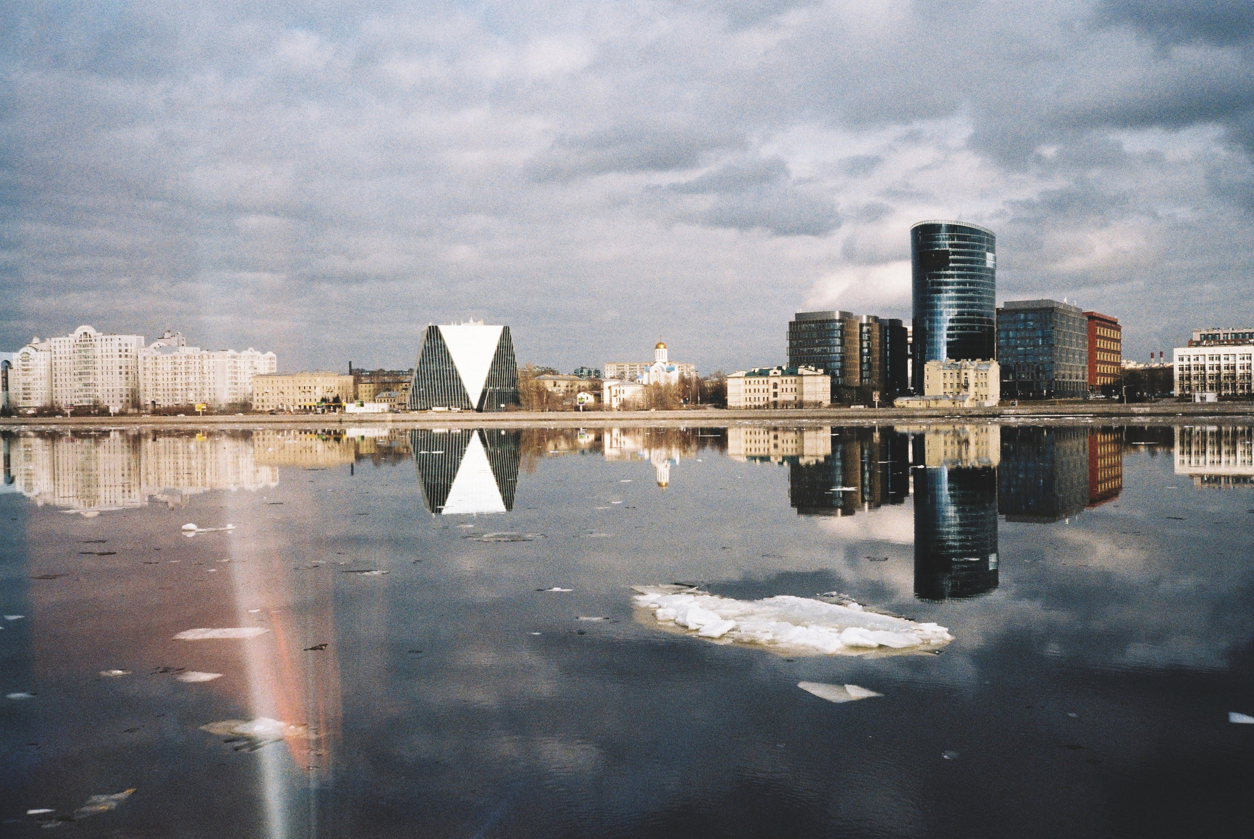 Фотографии цветные. Свадебный и семейный пленочный фотограф в Петербурге Истомина Ирина