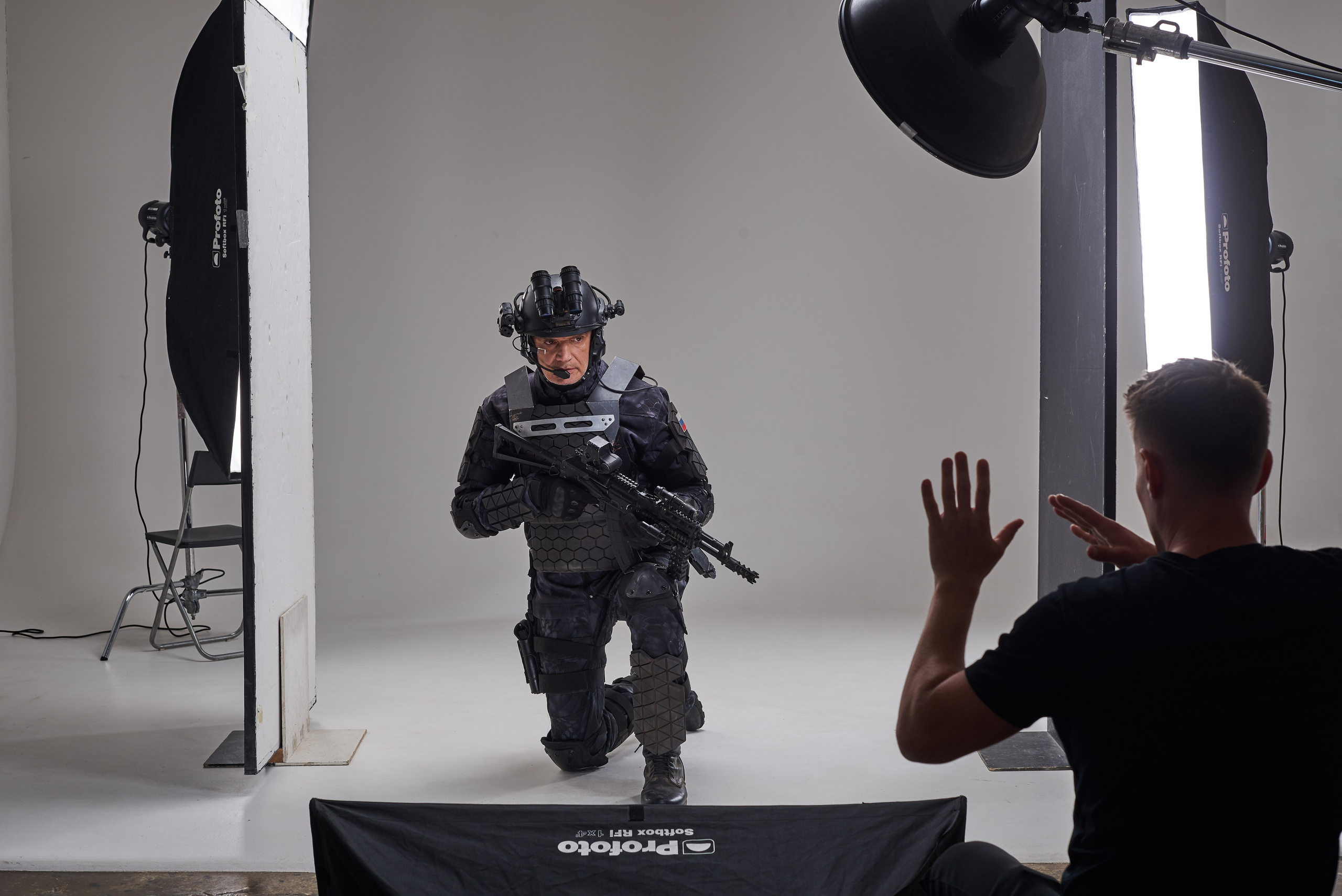 BACKSTAGE. Www.apowerstudio.com