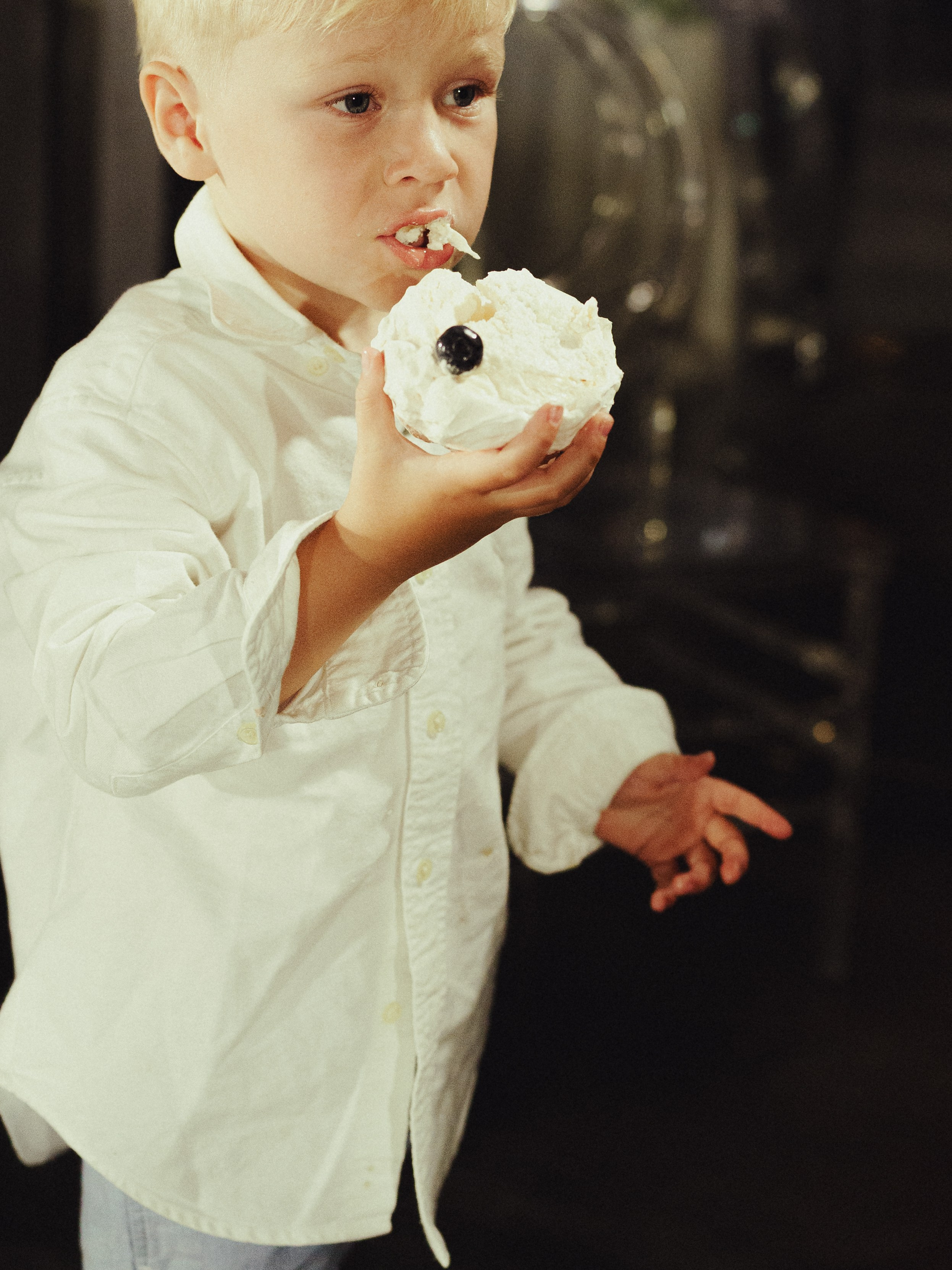 И даже птицы им пели песни. Свадебный фотограф Наташа Алешина