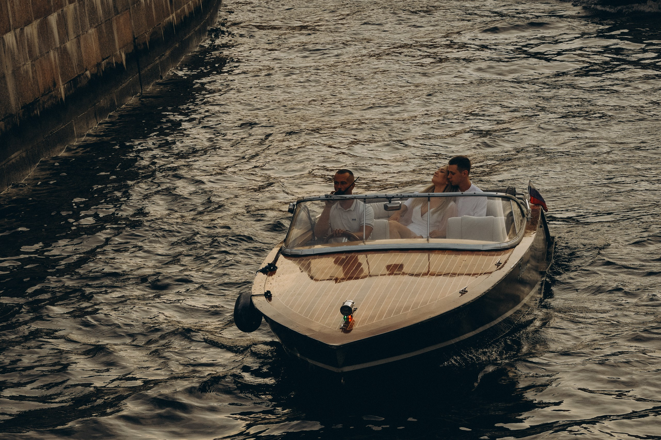 СВАДЕНБНАЯ СЬЕМКА НА КАТЕРЕ ПО КАНАЛАМ САНКТ-ПЕТЕРБУРГА И В АКВАТОРИИ НЕВЫ. Профессиональный фотограф, Санкт-Петербург — Виктория Богомолова