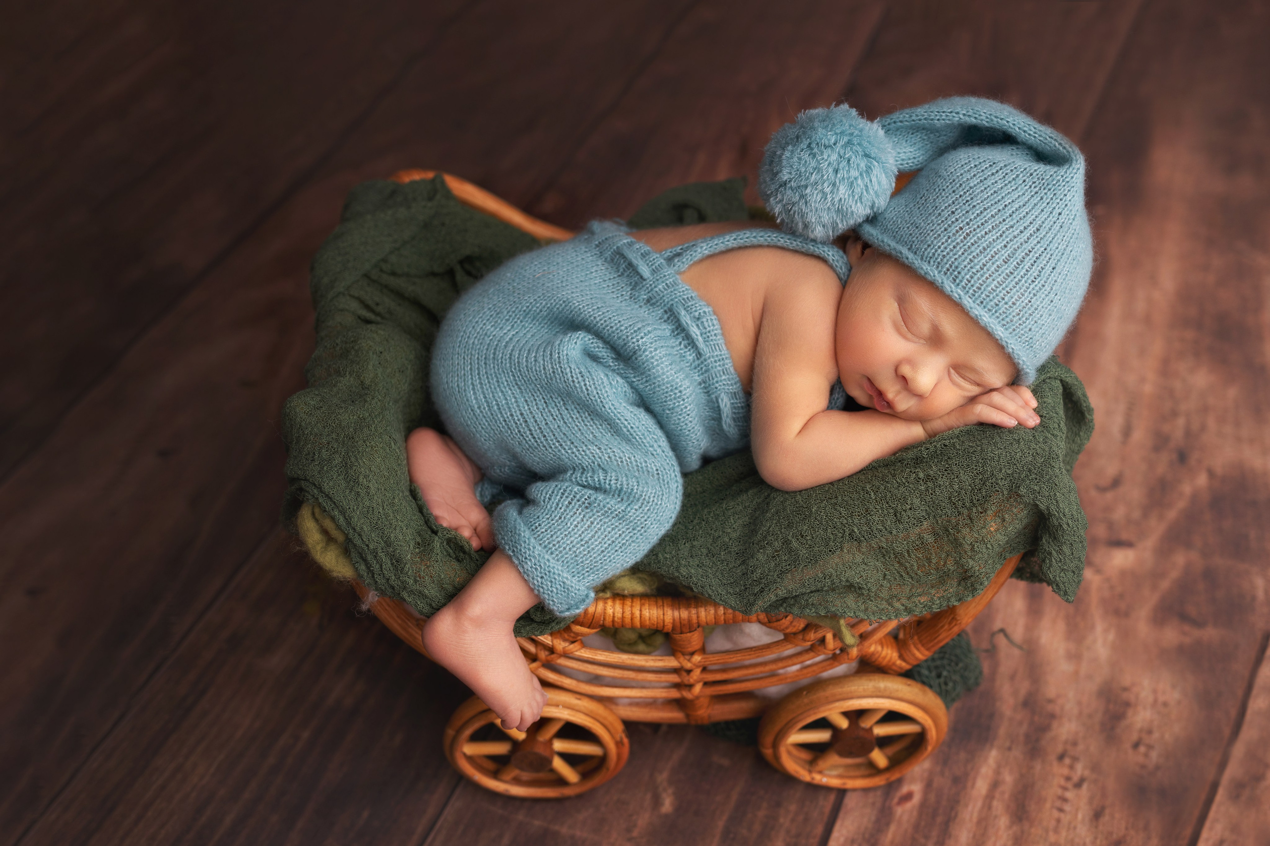 Классическая фотосессия малыша. Фотограф новорожденных малышей в Омске и Омской области Эльвира Камаева