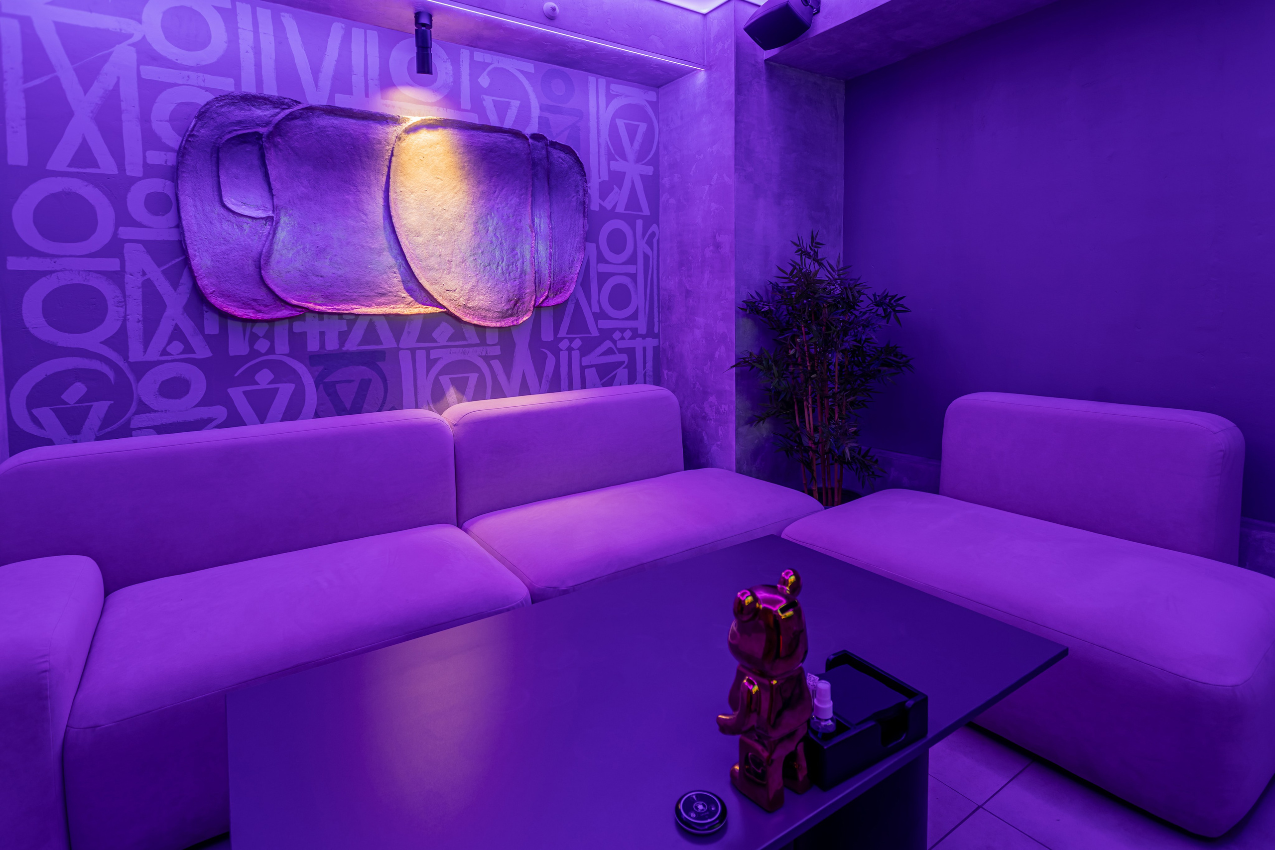 Интерьер кальянной Мята Lounge Уфа, фото Алексея Муравьёва, уютная зона отдыха с кальянами,Кальянная Мята Lounge Уфа, съёмка фотографа Алексея Муравьёва, стильный дизайн, комфортная атмосфера,Зона отдыха Мята Lounge Уфа, современные кальяны, барная стойка, фото Алексея Муравьёва,Интерьер Мята Lounge Уфа, мягкие диваны, приглушённый свет, кальяны, работа фотографа Алексея Муравьёва,Кальянная Мята Lounge Уфа, место для расслабления, общения, съёмка Алексея Муравьёва,Мята Lounge Уфа, атмосфера уюта, дыма кальянов, фото Алексея Муравьёва,Кальяны, релакс, Мята Lounge Уфа, фотография Алексея Муравьёва,Стильный лаунж, Мята Lounge Уфа, работа фотографа Алексея Муравьёва,Уютный лаунж, кальяны, Мята Lounge Уфа, фото Алексея Муравьёва,Расслабление, Мята Lounge Уфа, кальяны, комфорт, съёмка Алексея Муравьёва,Тёплая атмосфера лаунжа, Мята Lounge Уфа, мягкие кресла, дым кальянов, приятная музыка, фото Алексея Муравьёва,Расслабляющий интерьер, Мята Lounge Уфа, идеальное место для вечера, работа фотографа Алексея Муравьёва,Современная кальянная, Мята Lounge Уфа, стиль, комфорт, атмосфера, съёмка Алексея Муравьёва,Уютный лаунж-пространство, Мята Lounge Уфа, изысканные кальяны, фото Алексея Муравьёва,Мята Lounge Уфа, стиль, комфорт, дым кальянов, работа фотографа Алексея Муравьёва,Барная стойка, кальяны, лаунж, Мята Lounge Уфа, съёмка Алексея Муравьёва,Современные кальяны, интерьер, Мята Lounge Уфа, фото Алексея Муравьёва,Декор лаунжа, Мята Lounge, стильные элементы, Уфа, работа фотографа Алексея Муравьёва,Зона кальянов, Мята Lounge Уфа, уют, стиль, съёмка Алексея Муравьёва,Атмосфера лаунжа, мягкие диваны, кальяны, Мята Lounge Уфа, фото Алексея Муравьёва