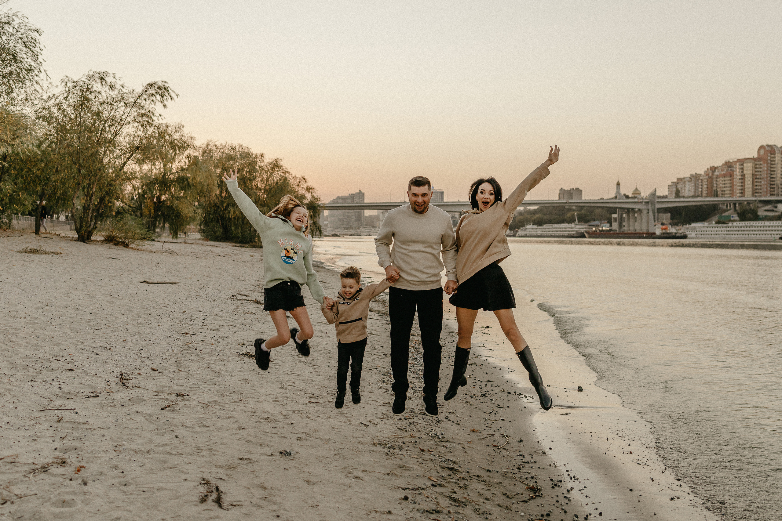 Набережная Дон. Семейный и свадебный фотограф в Краснодарском крае и РА Юлия Голуб