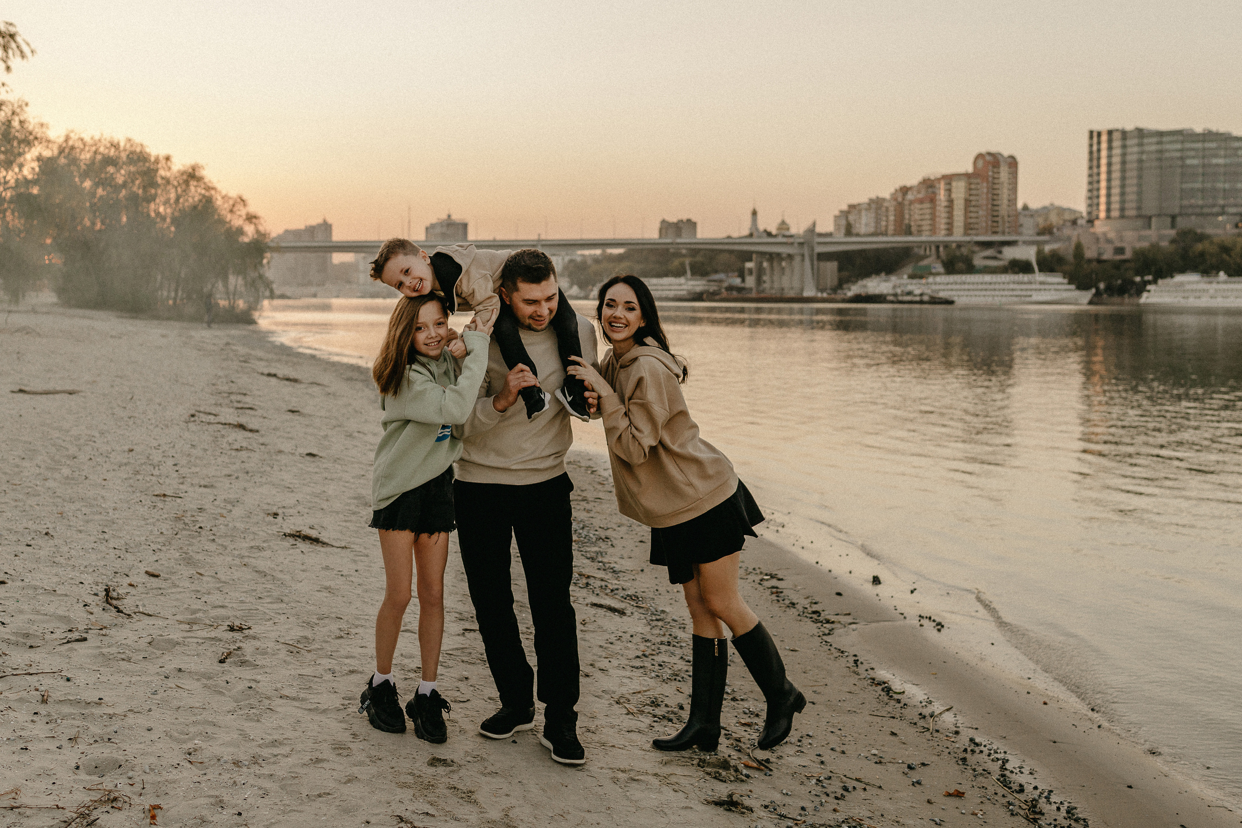 Набережная Дон. Семейный и свадебный фотограф в Краснодарском крае и РА Юлия Голуб