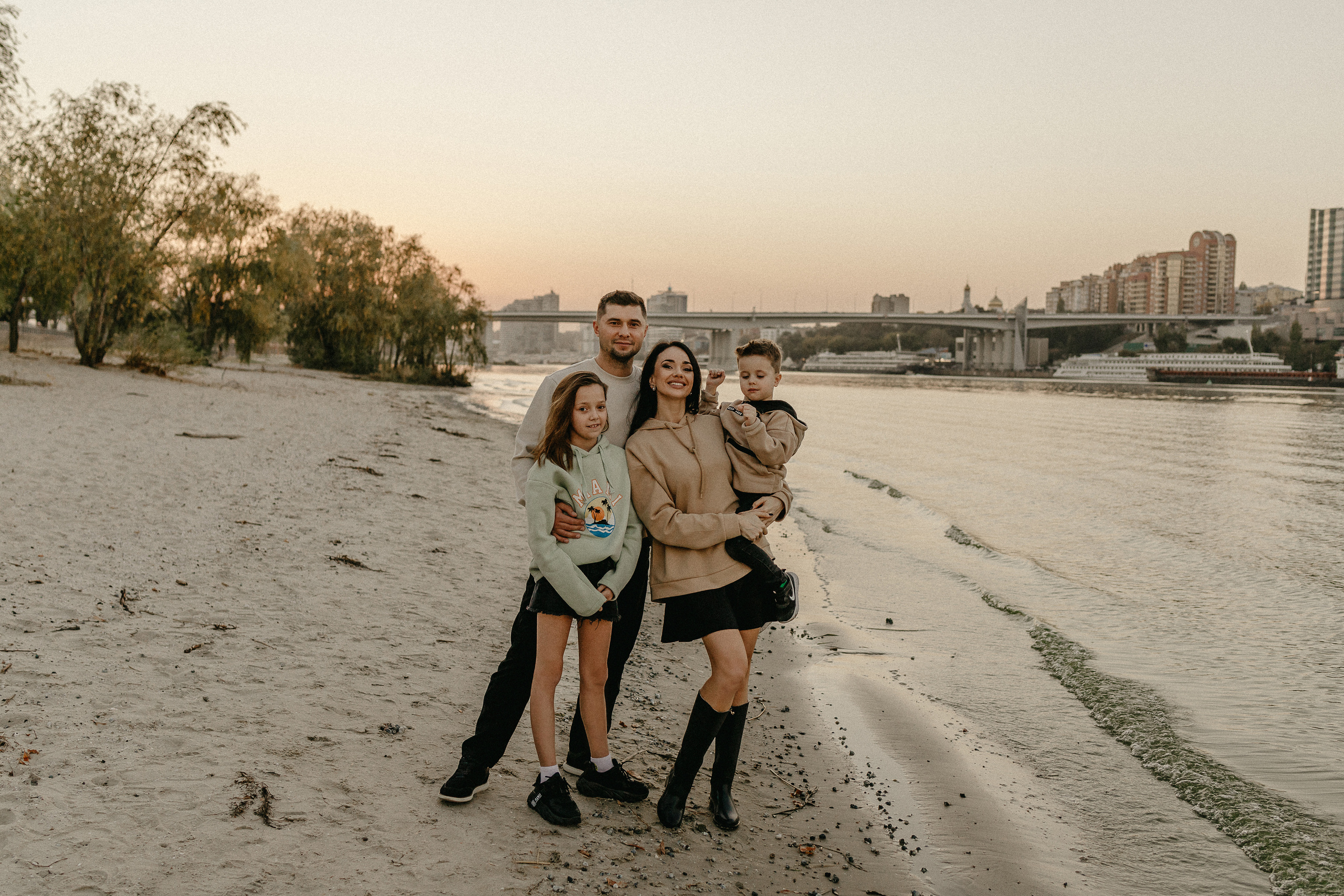 Набережная Дон. Семейный и свадебный фотограф в Краснодарском крае и РА Юлия Голуб