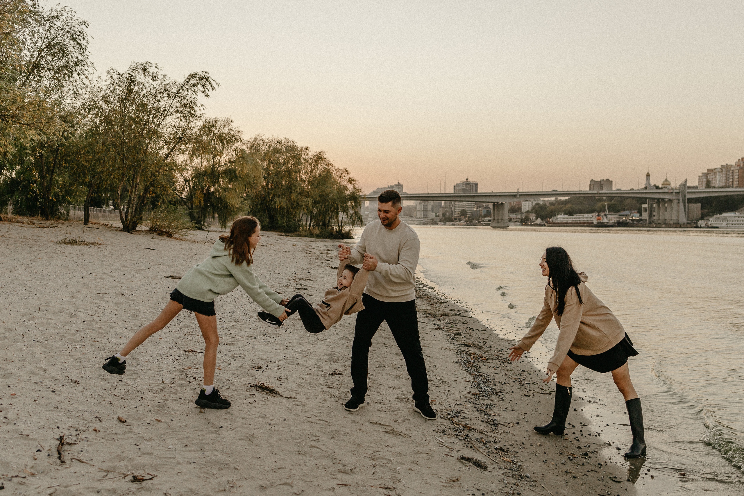Набережная Дон. Семейный и свадебный фотограф в Краснодарском крае и РА Юлия Голуб