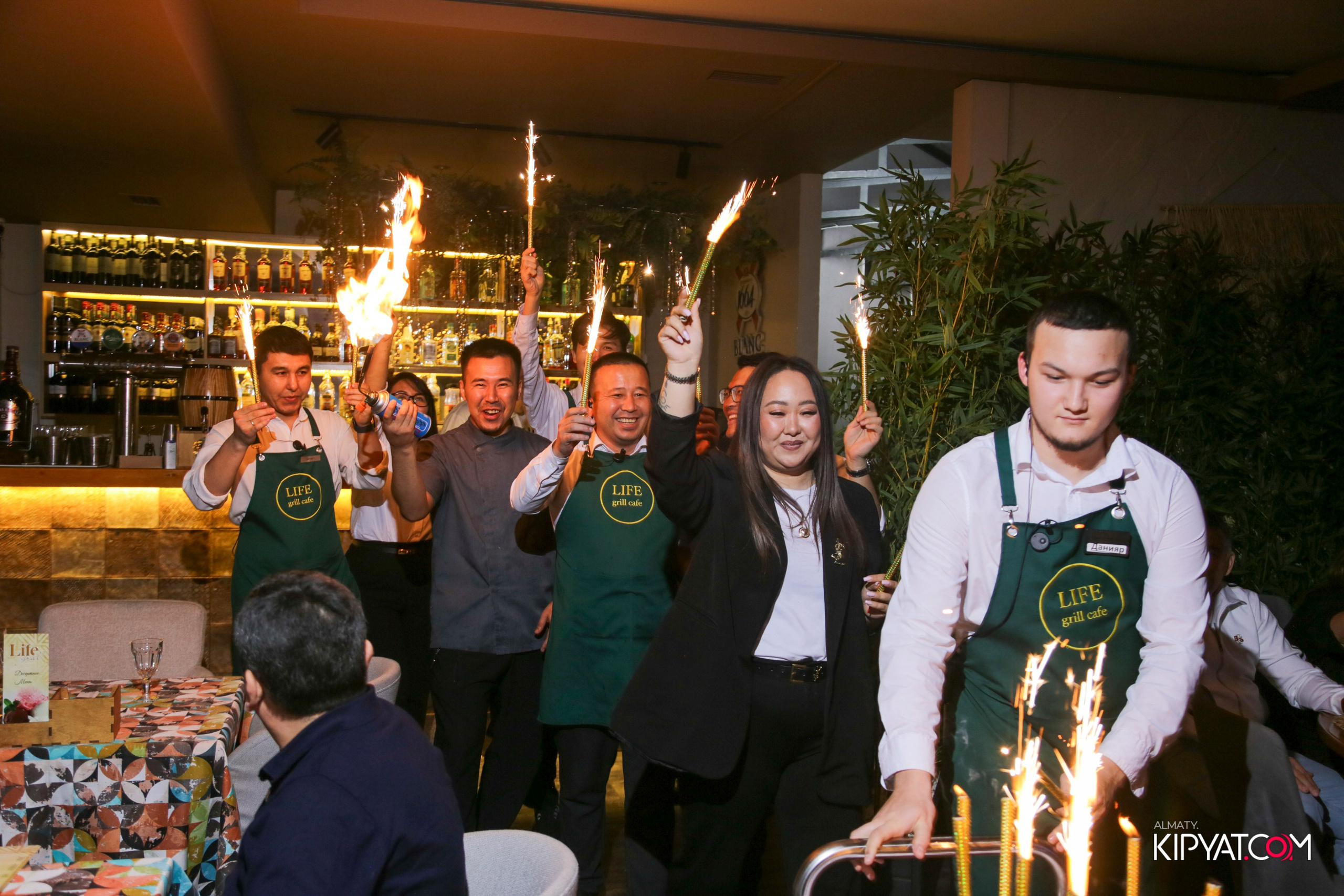LIFE GRILL CAFE. КИПЯТКОМ АЛМАТЫ! Фотосъемка мероприятий в Алматы
