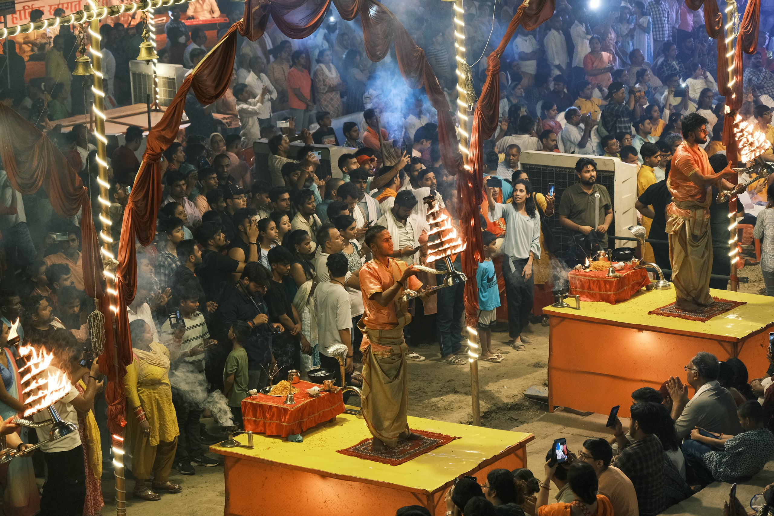 VARANASI. Https://www.instagram.com/paparrazzio