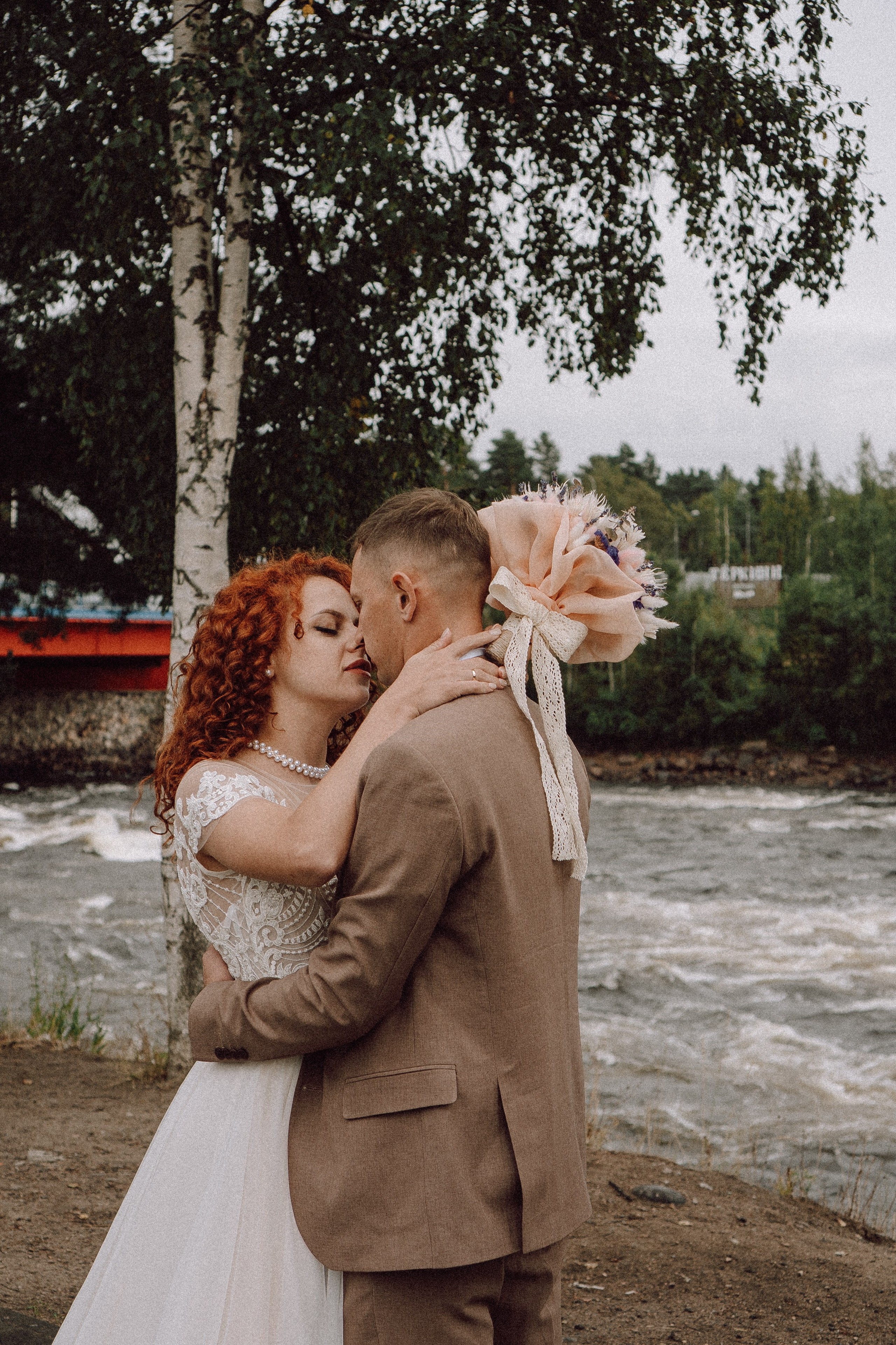 СВАДЕБНАЯ ФОТОСЕССИИЯ ПАРЫ В ГОРОДЕ ПРИОЗЕРСК В СОСНОВОМ ЛЕСУ И С ПИКАПОМ. Профессиональный фотограф, Санкт-Петербург — Виктория Богомолова