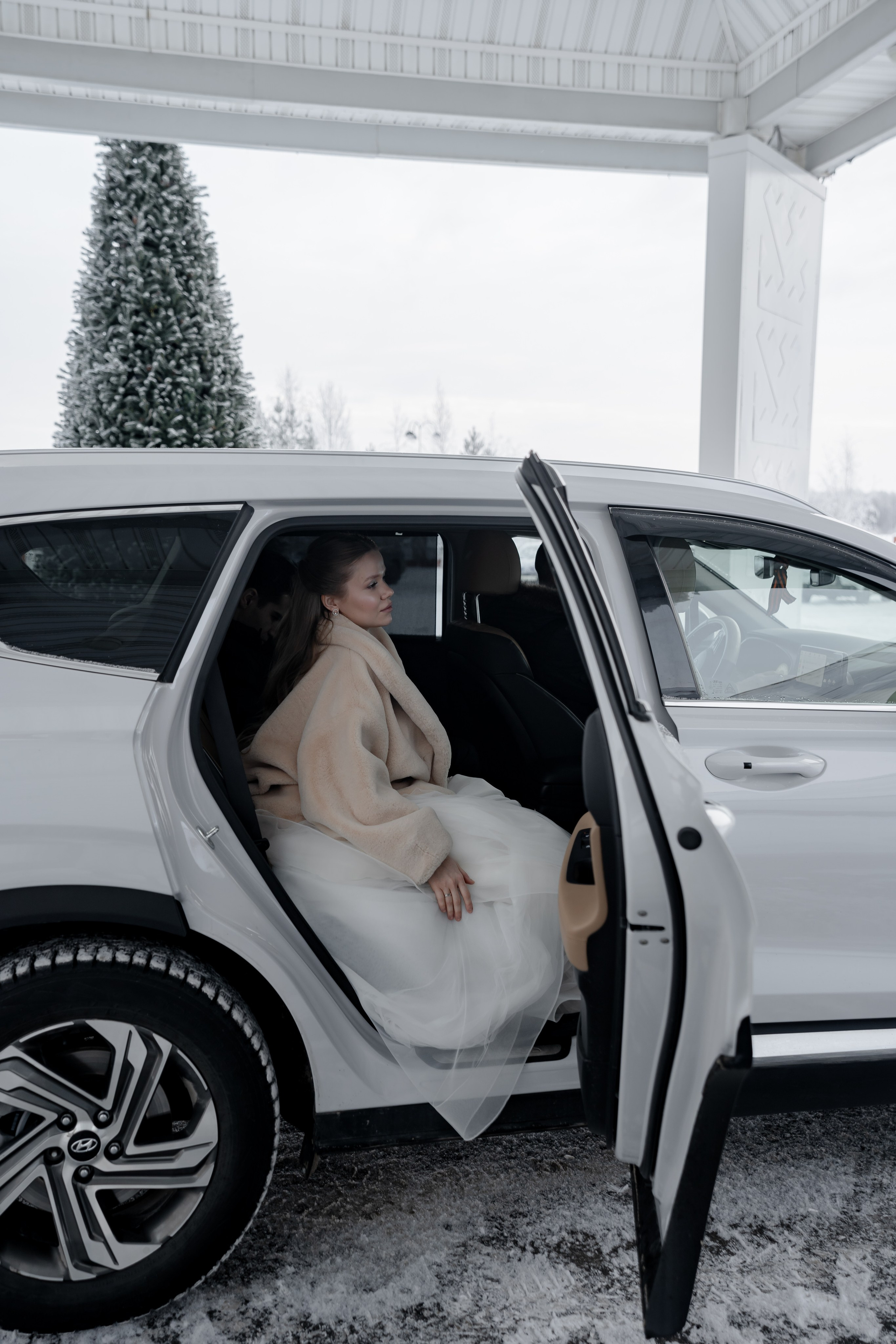 СВАДЕБНАЯ СЬЕМКА СБОРОВ В ОТЕЛЕ И ВЫЕЗД НА ЦЕРЕМОНИЮ (СНЯТО В СИБИРЕ В НИЖНЕВАРТОВСКЕ)М. Профессиональный фотограф, Санкт-Петербург — Виктория Богомолова