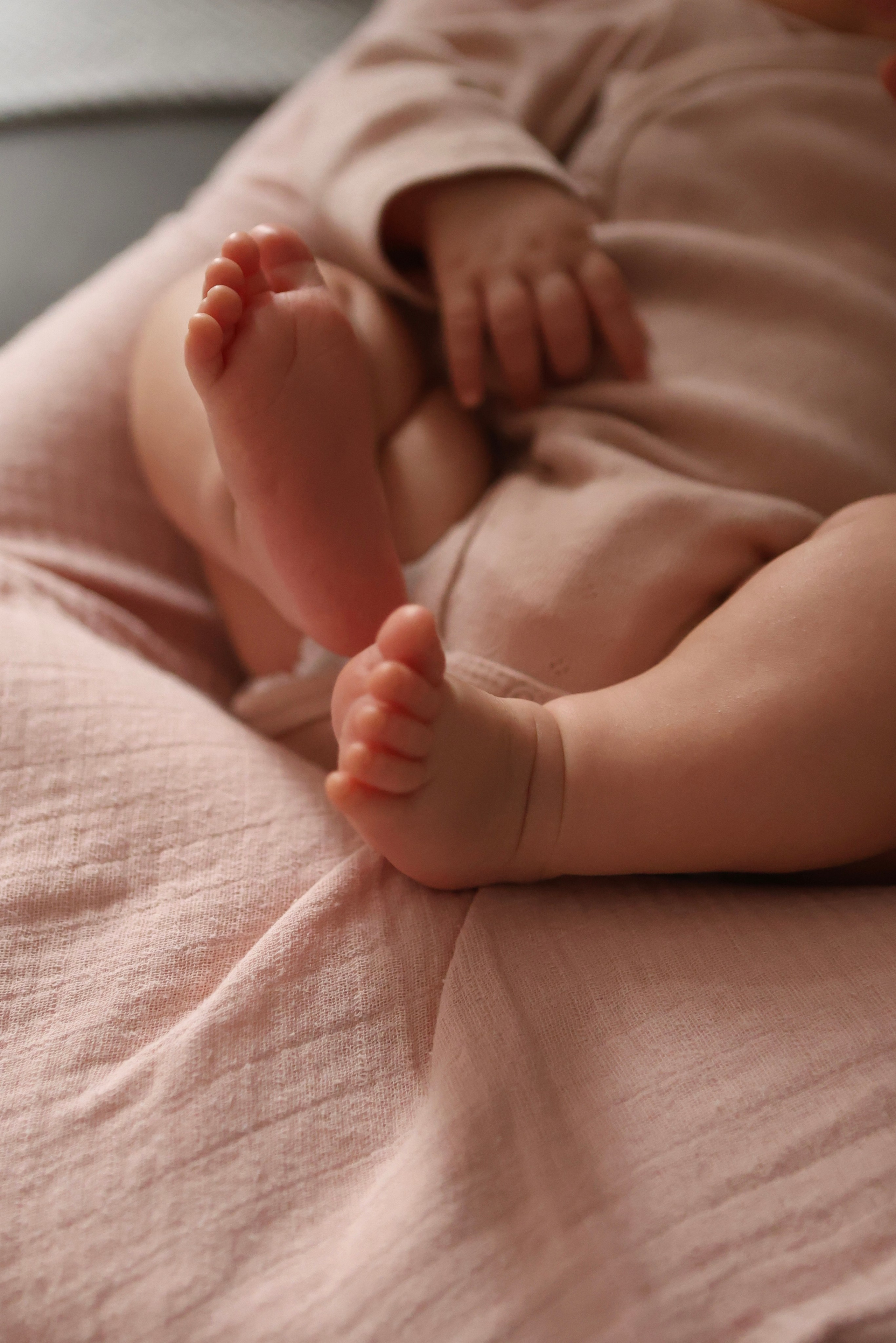 Агата с бабушкой. Ваш семейный newborn и lifestyle фотограф в СПБ Наталья Журавлева