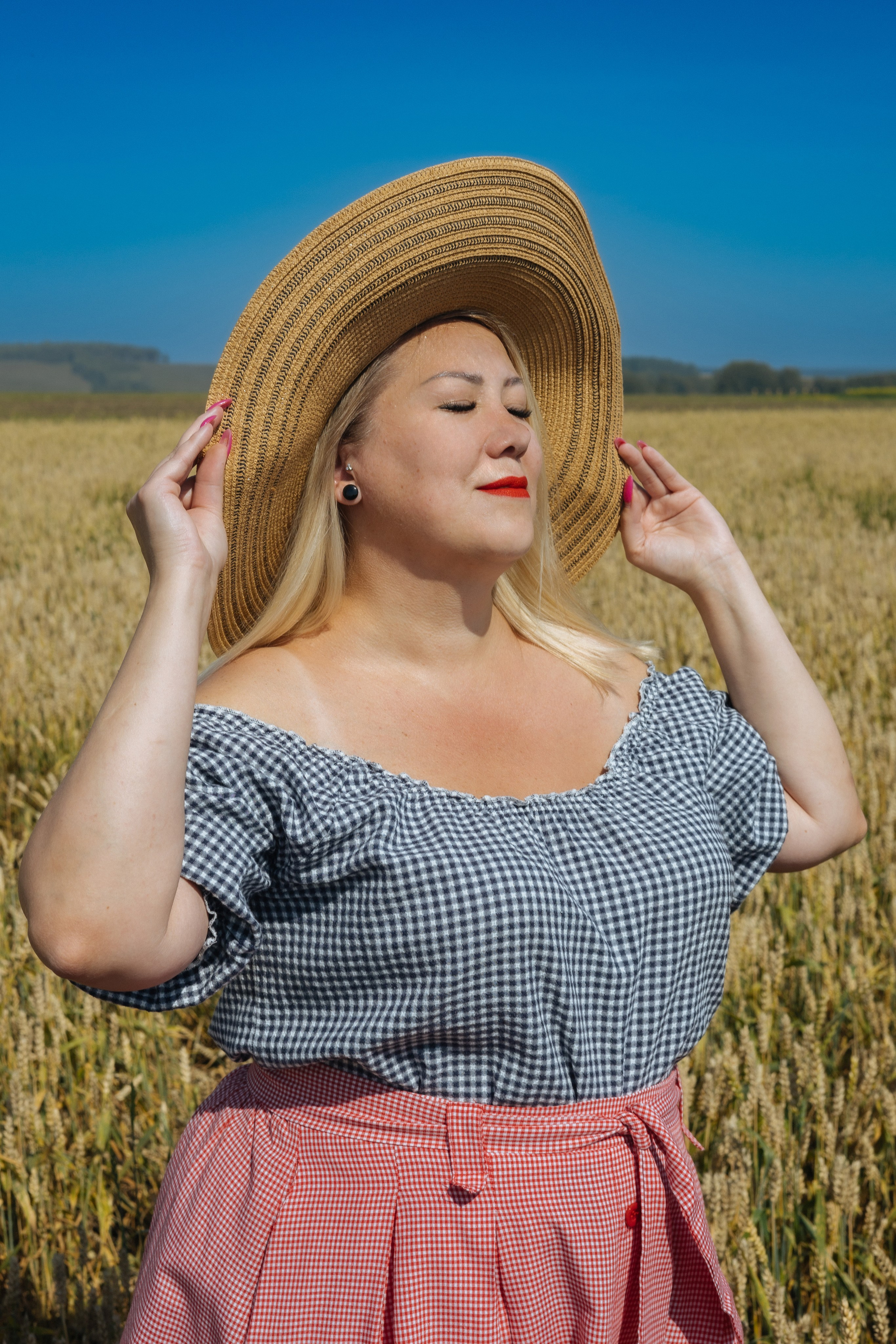 ПОДСОЛНУХИ 2025. Фотограф Красноярск съемки лавстори, фотосессия в студии, портретная съемка, творческие фотосессии