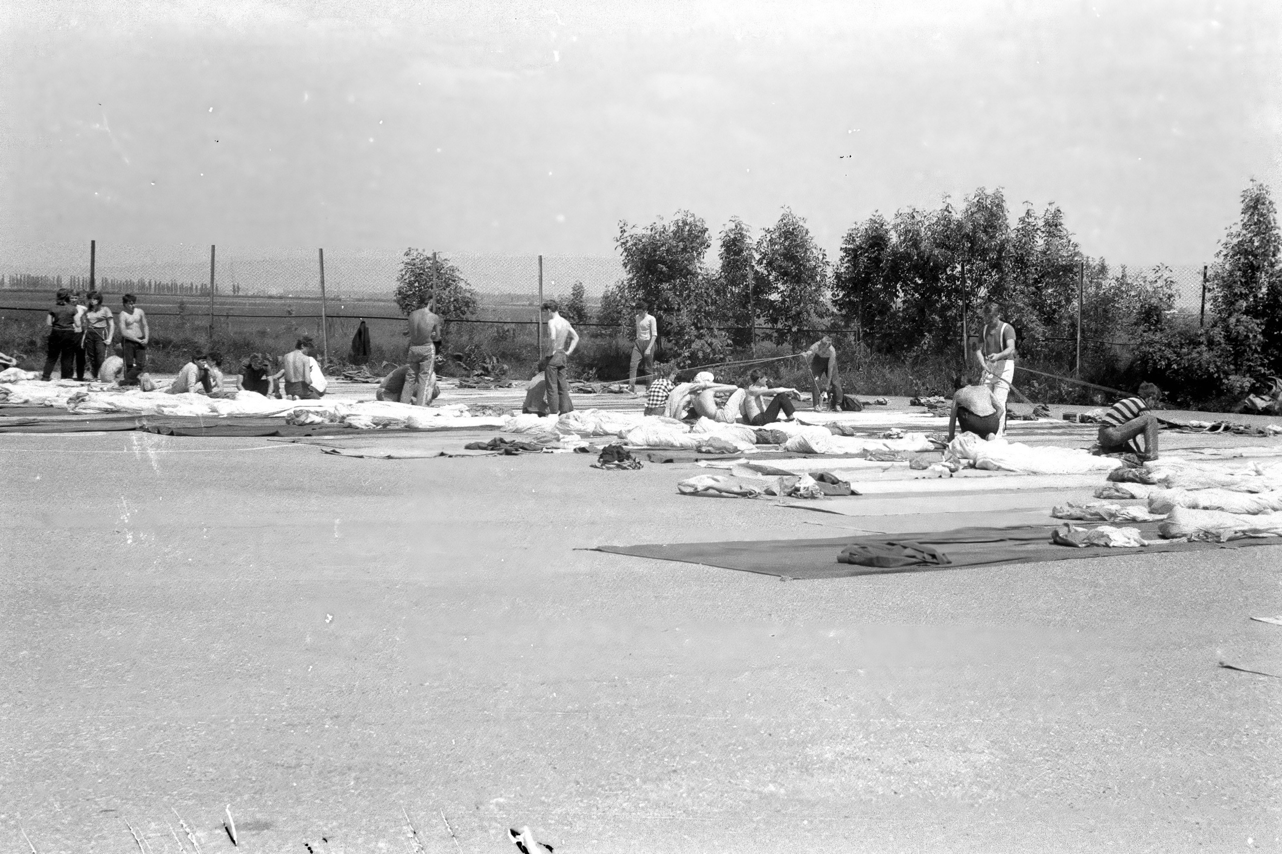 Парашютные сборы 1990 год съемка на ч/б пленку оцифровка 2024 год. Профессиональная фотосъемка. Ростов-на-Дону