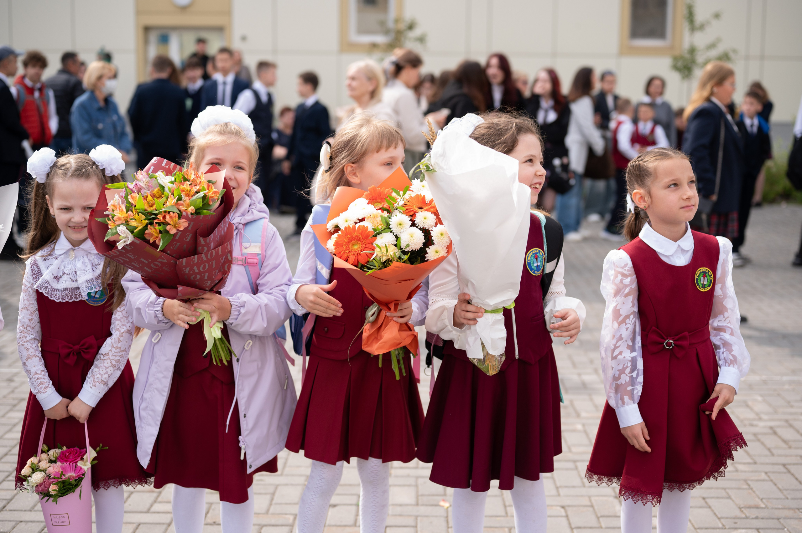 1 сентября 16 гимназия 2 класс (линейка + в классе+ на улице). Фотограф новорожденных, семейный детский в Тюмени Татьяна Морозова