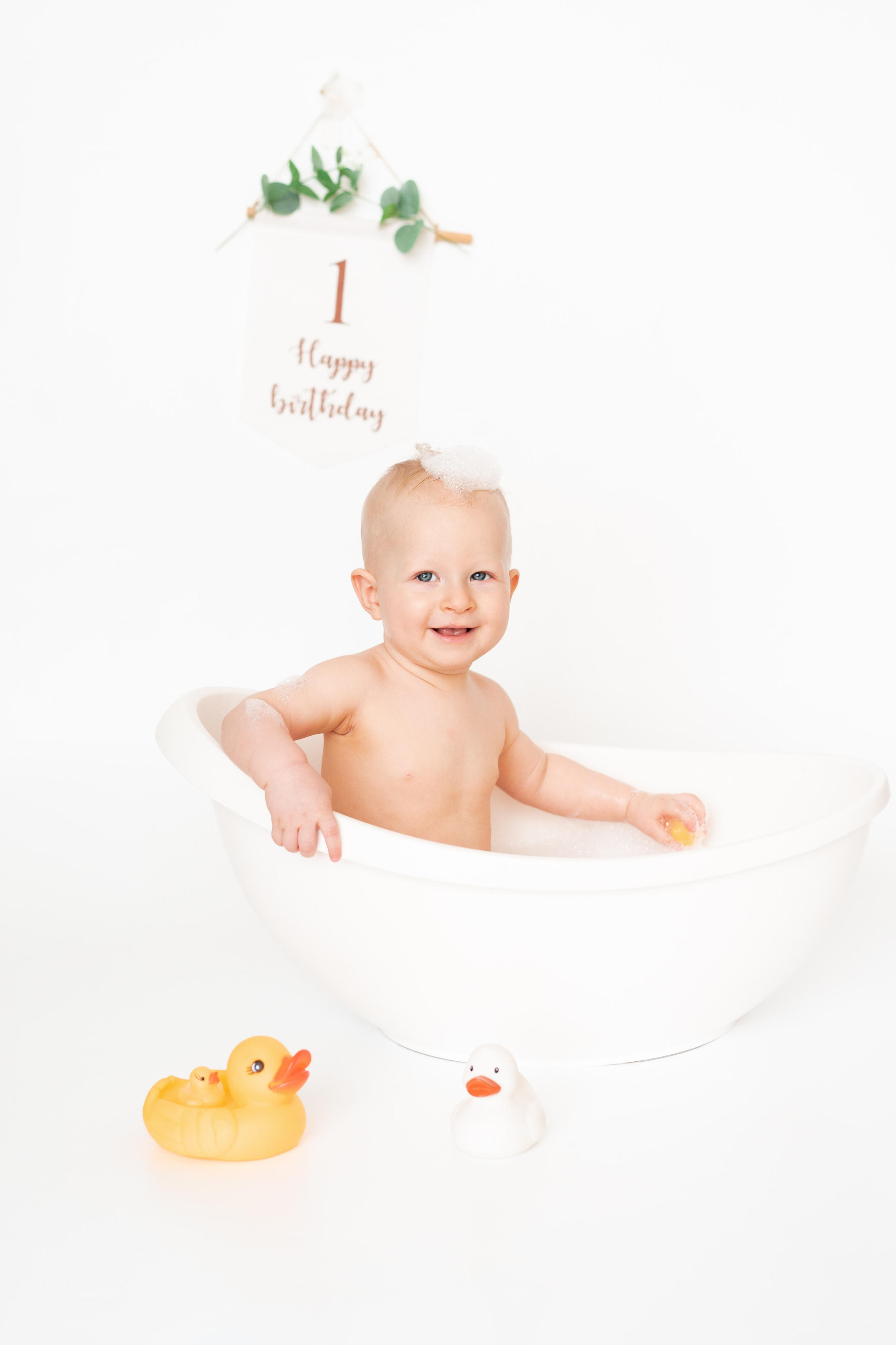 Первый день рождения малыша. Детская, семейная фотостудия в Санкт-Петербурге