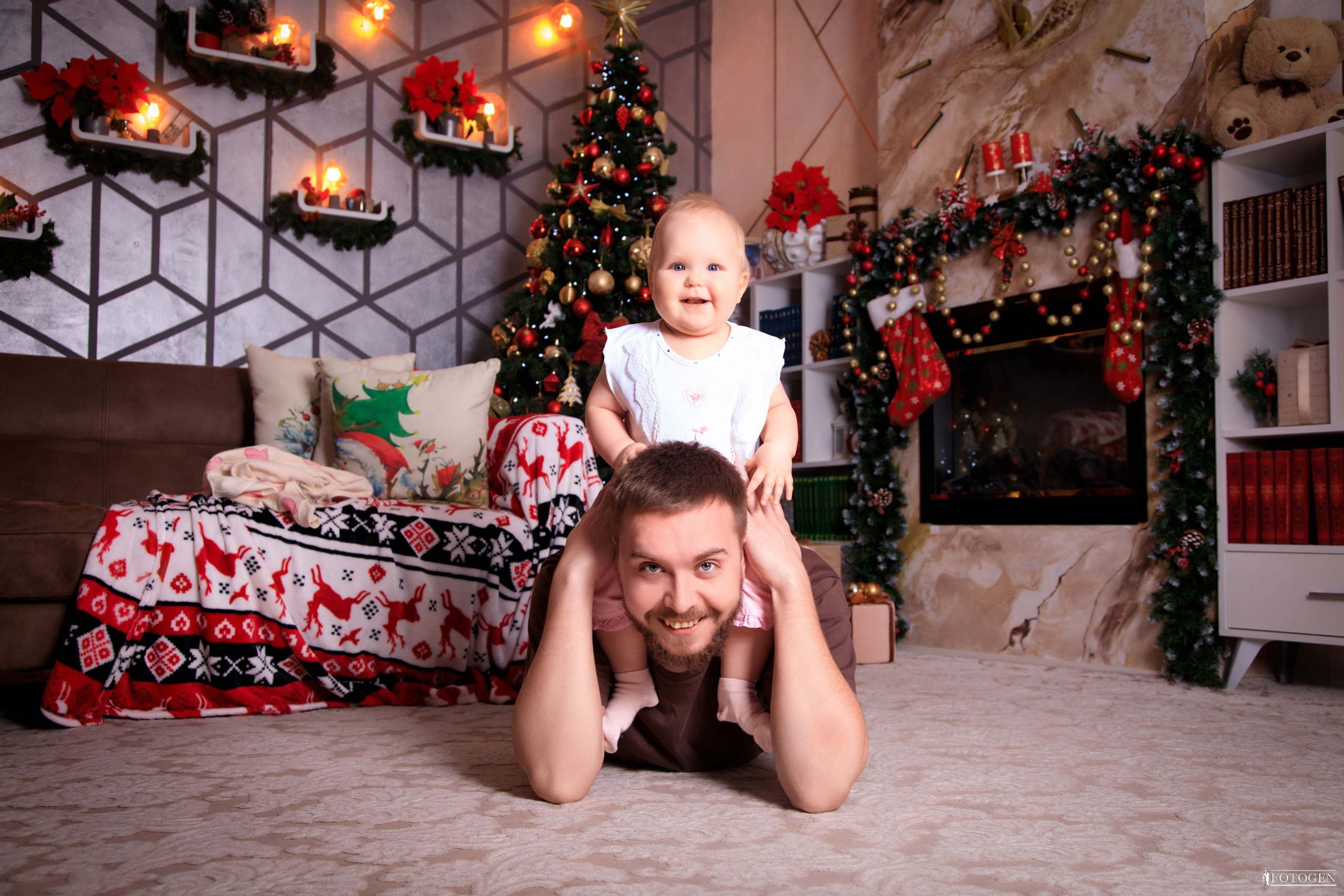 Семейная фотосессия: мама, папа и малыш | Портфолио Fotogen. Интерьерная фотостудия FOTOGEN г. Краснодар