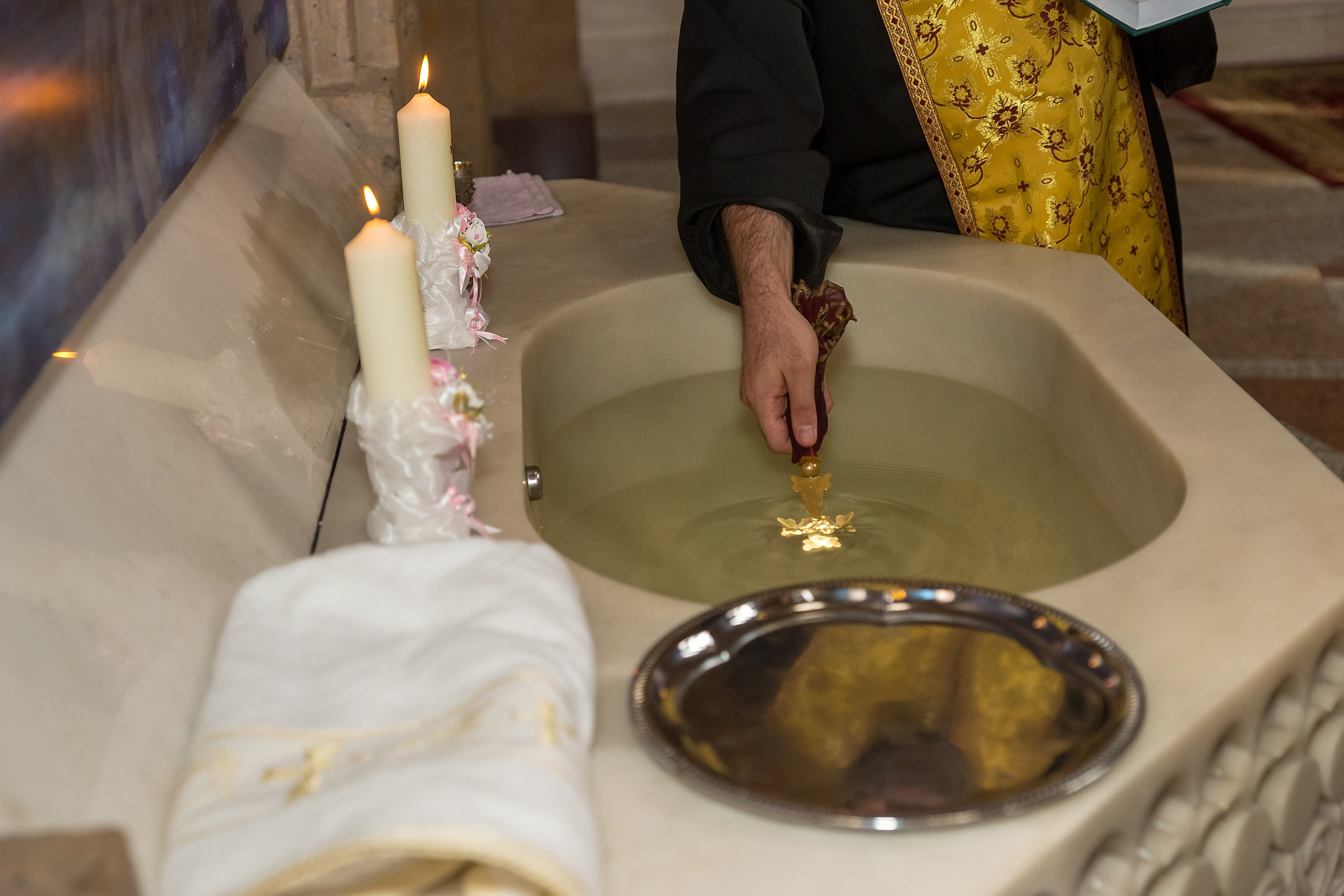 Крещение в церкви