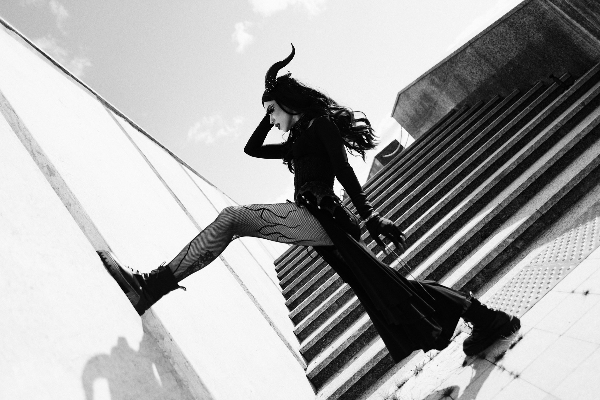 Сложный грим и костюм для фотосессии: Демоница Алого Шёпота. Арт-съемка Дарьи Мустафиной.