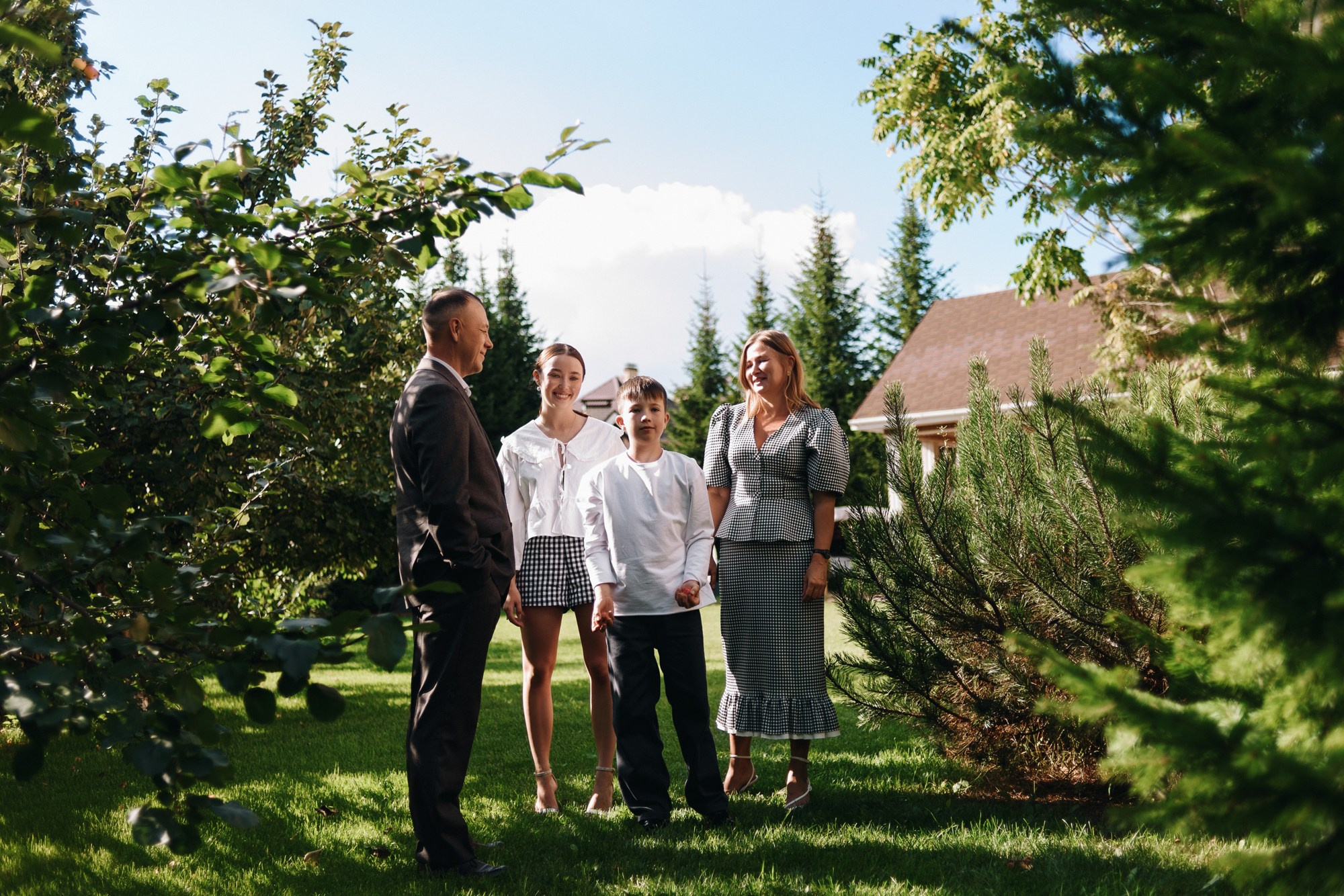 Семейная фотосессия в Тюмени — портреты поколений. Портретный фотограф Тюмень Дарья Мустафина