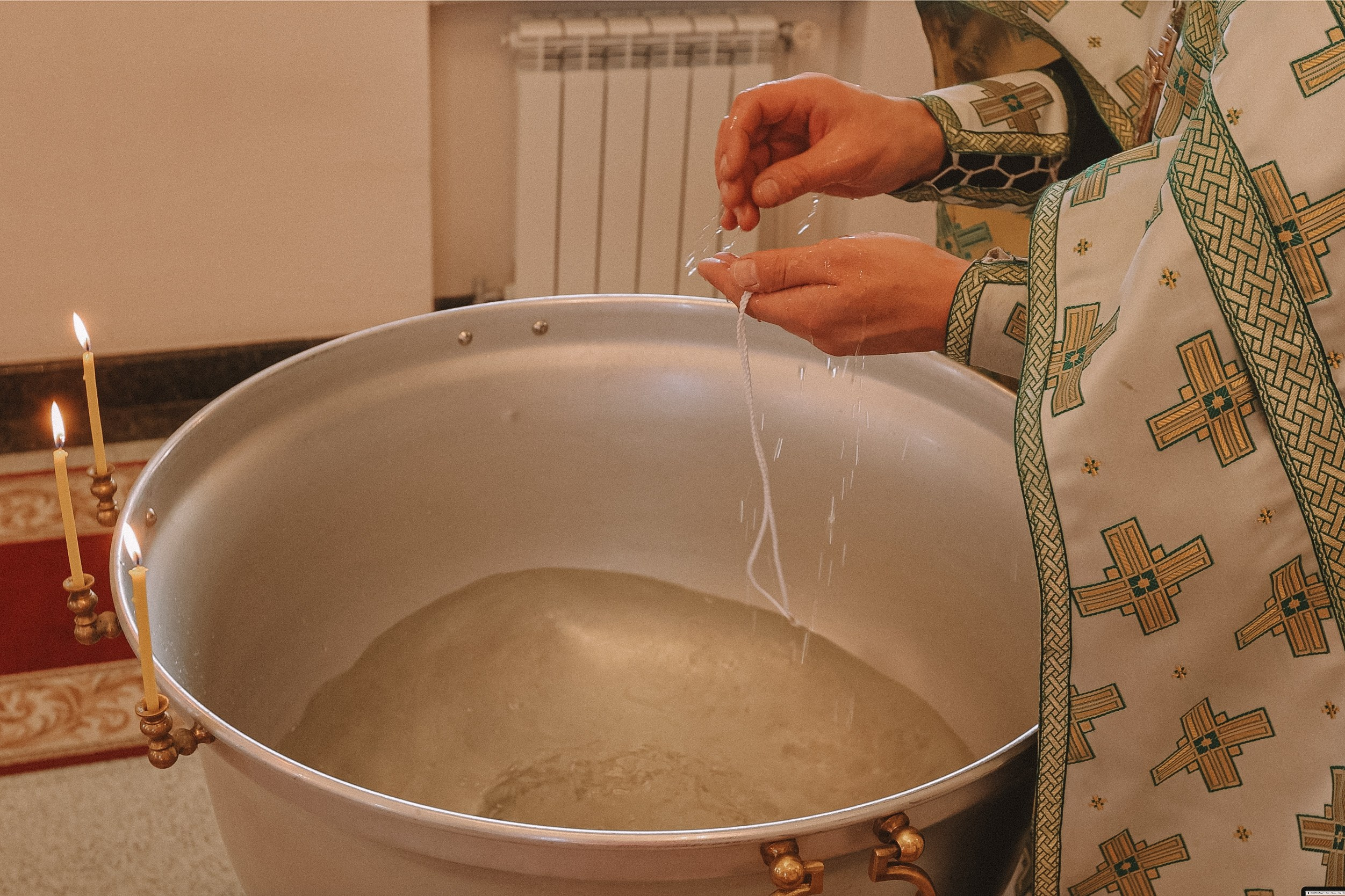 Крещение круглая церковь. Семейный фотограф Тюмень, фотограф на роды Салмина Мария