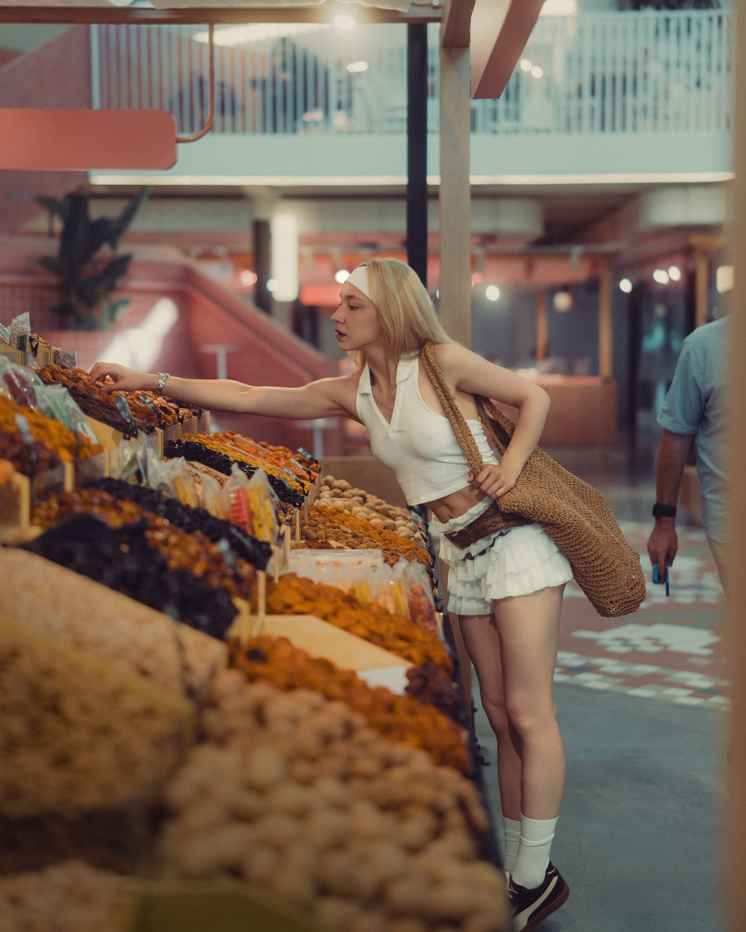 Фотосессия с Аленой около и внутри московского рынка в Казани