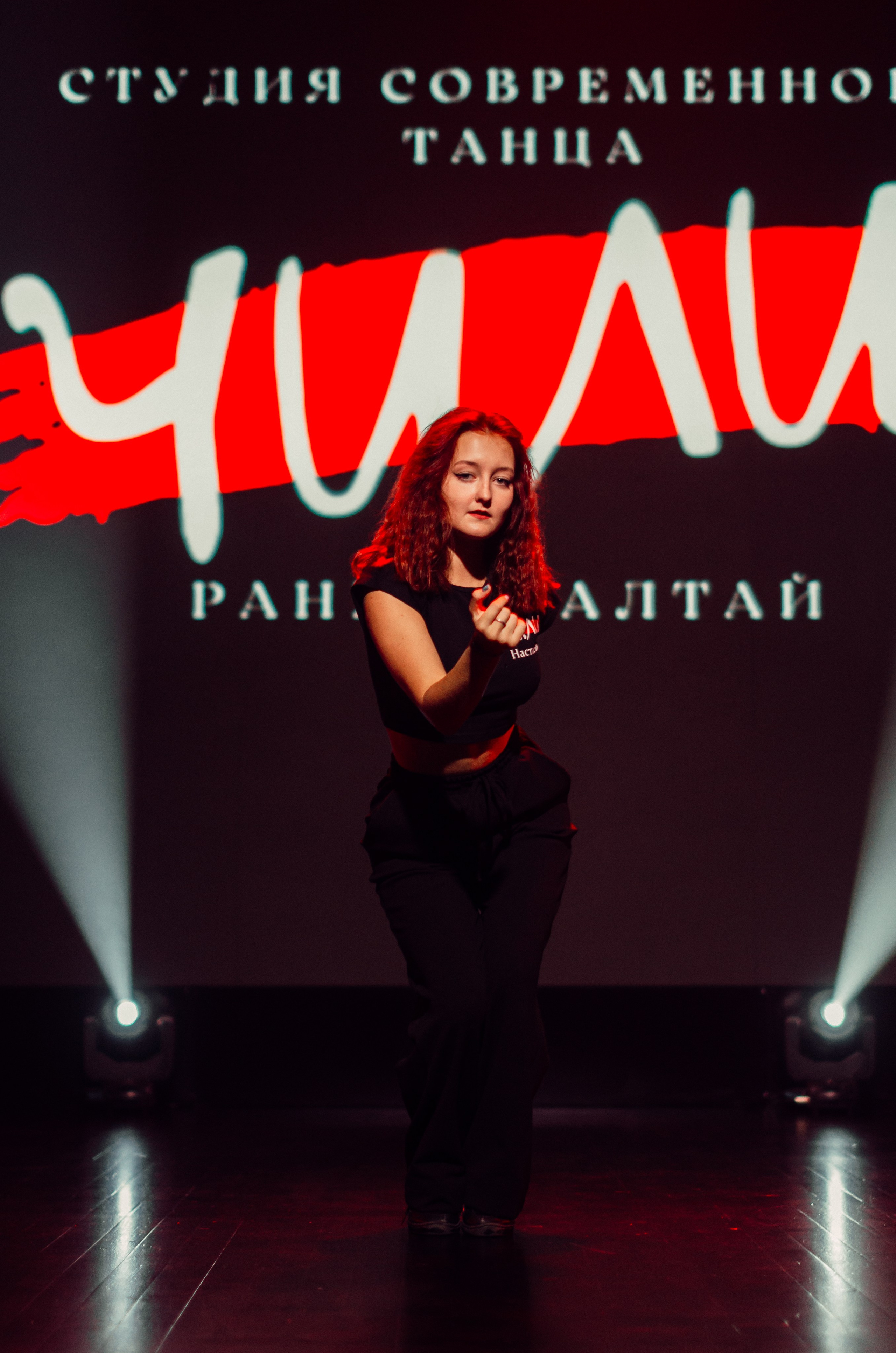 Групповая фотосъемка танцевального коллектива. Денисова Аля — фотограф для парных съемок и индивидуальных историй в Барнауле