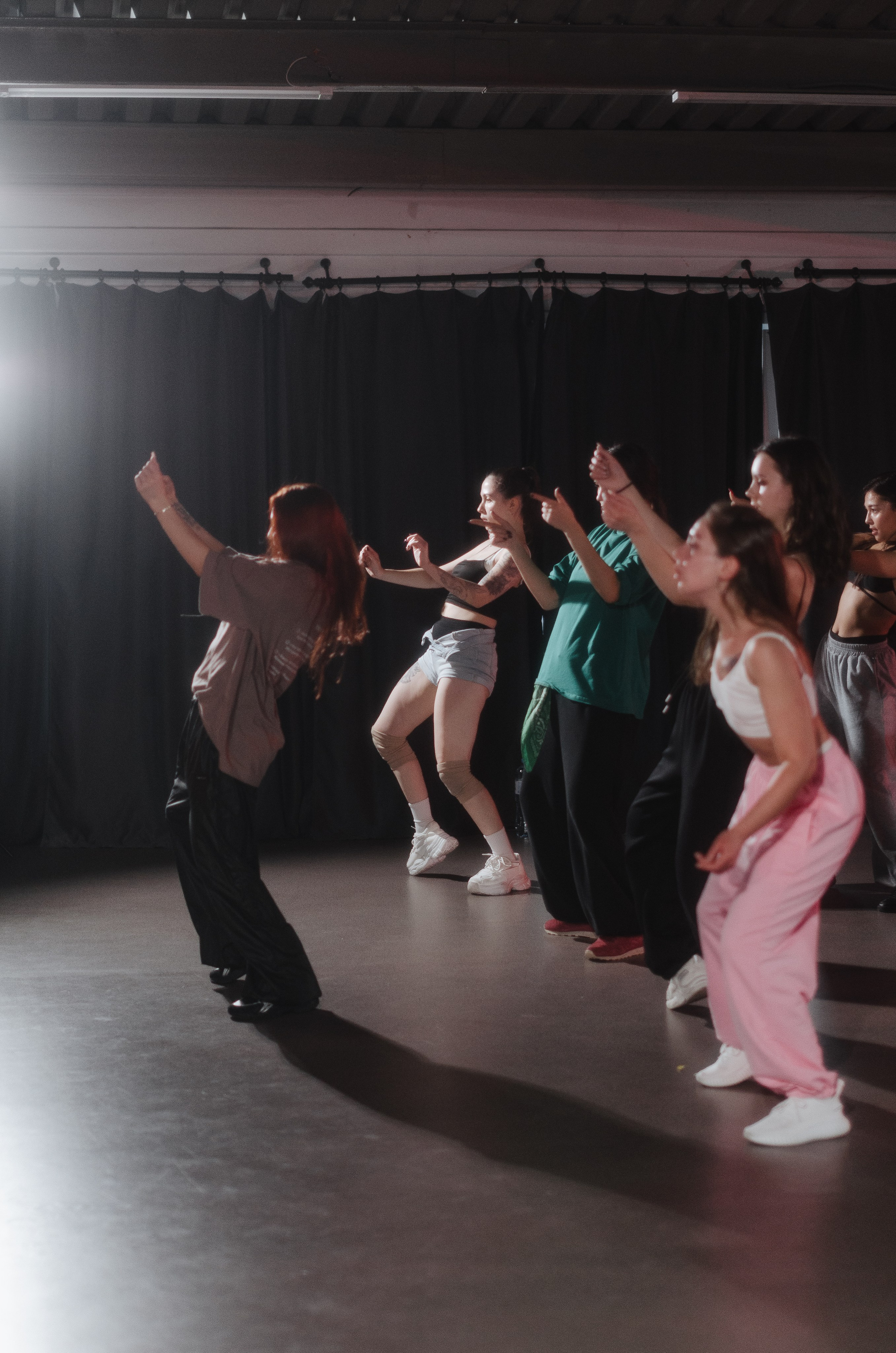 Мастер-классы по High Heels/Girly hip-hop от Оксаны ATTA. Денисова Аля — фотограф для парных съемок и индивидуальных историй в Барнауле