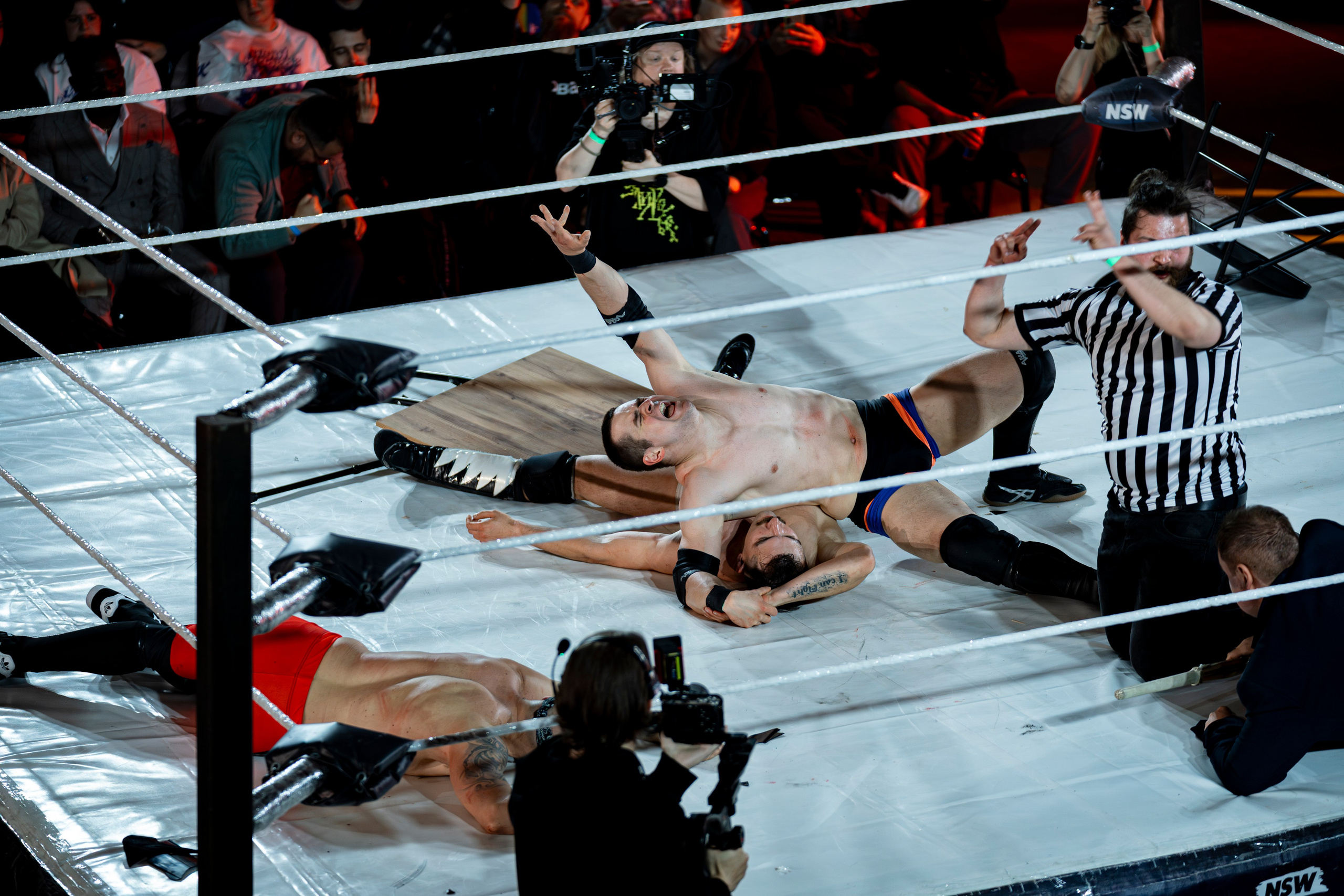 Шоу профессионального рестлинга NSW Ультиматум. Концертный и студийный фотограф из Санкт-Петербурга Денис Смоленский