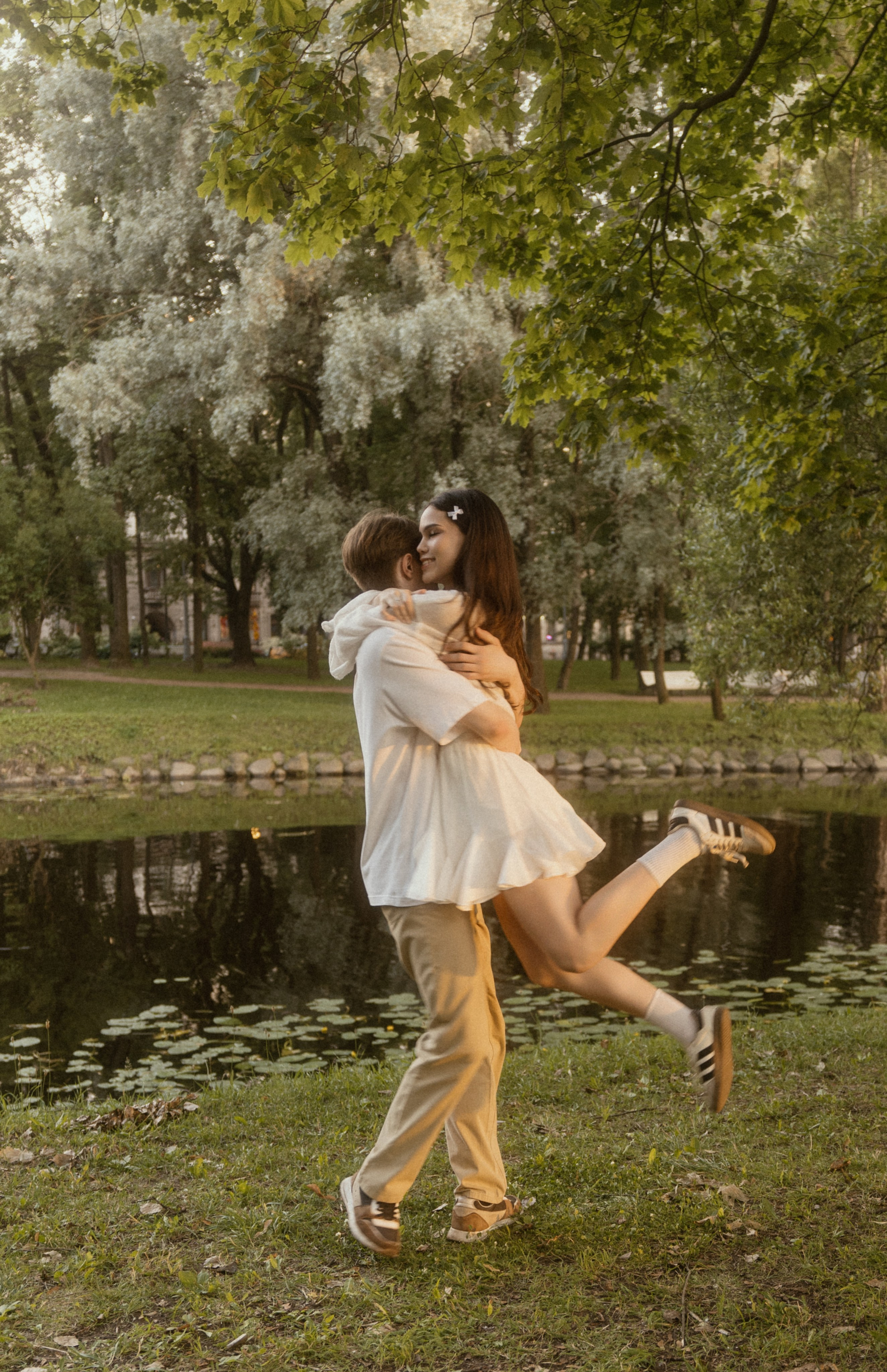 Фотосессия лавстори в Санкт-Петербурге. Лопухинский сад.
