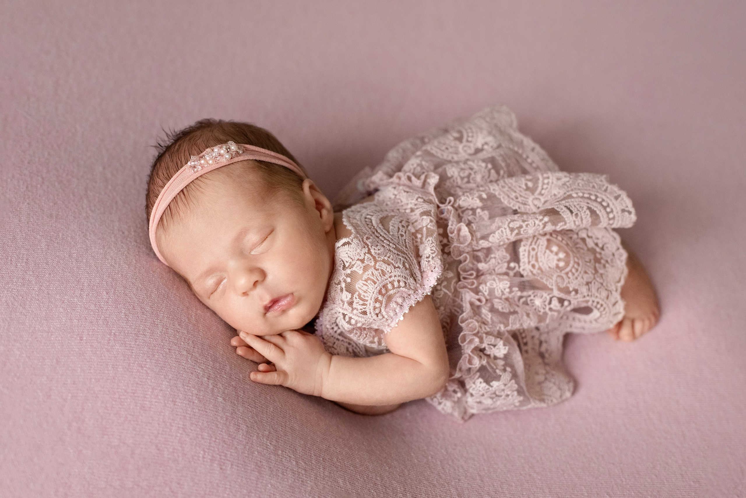 Александра и Есения. Фотограф новорожденных в Екатеринбурге Татьяна Продан