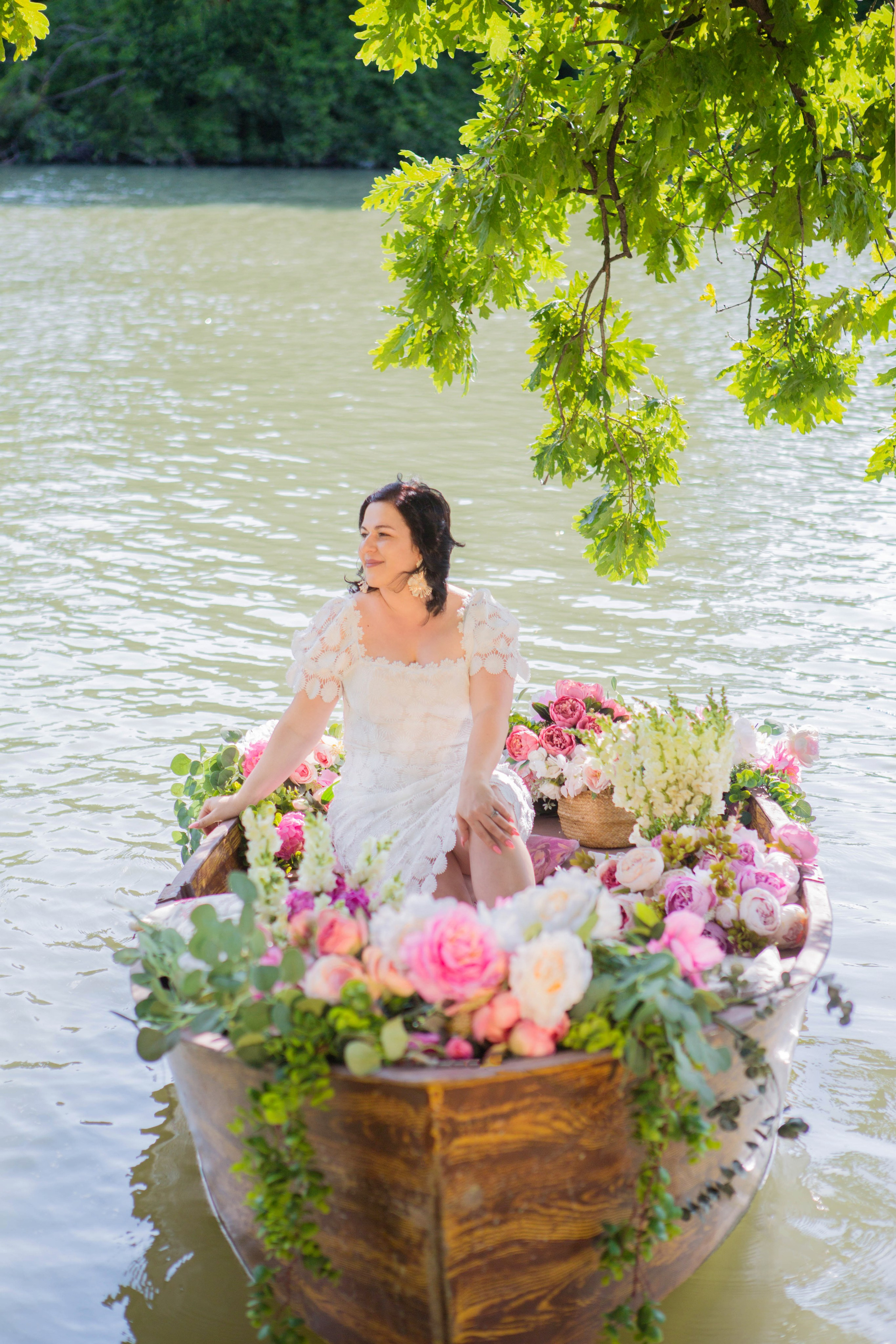 Лодка с пионами. Свадебный семейный и детский фотограф в Краснодаре Карина Федоровская