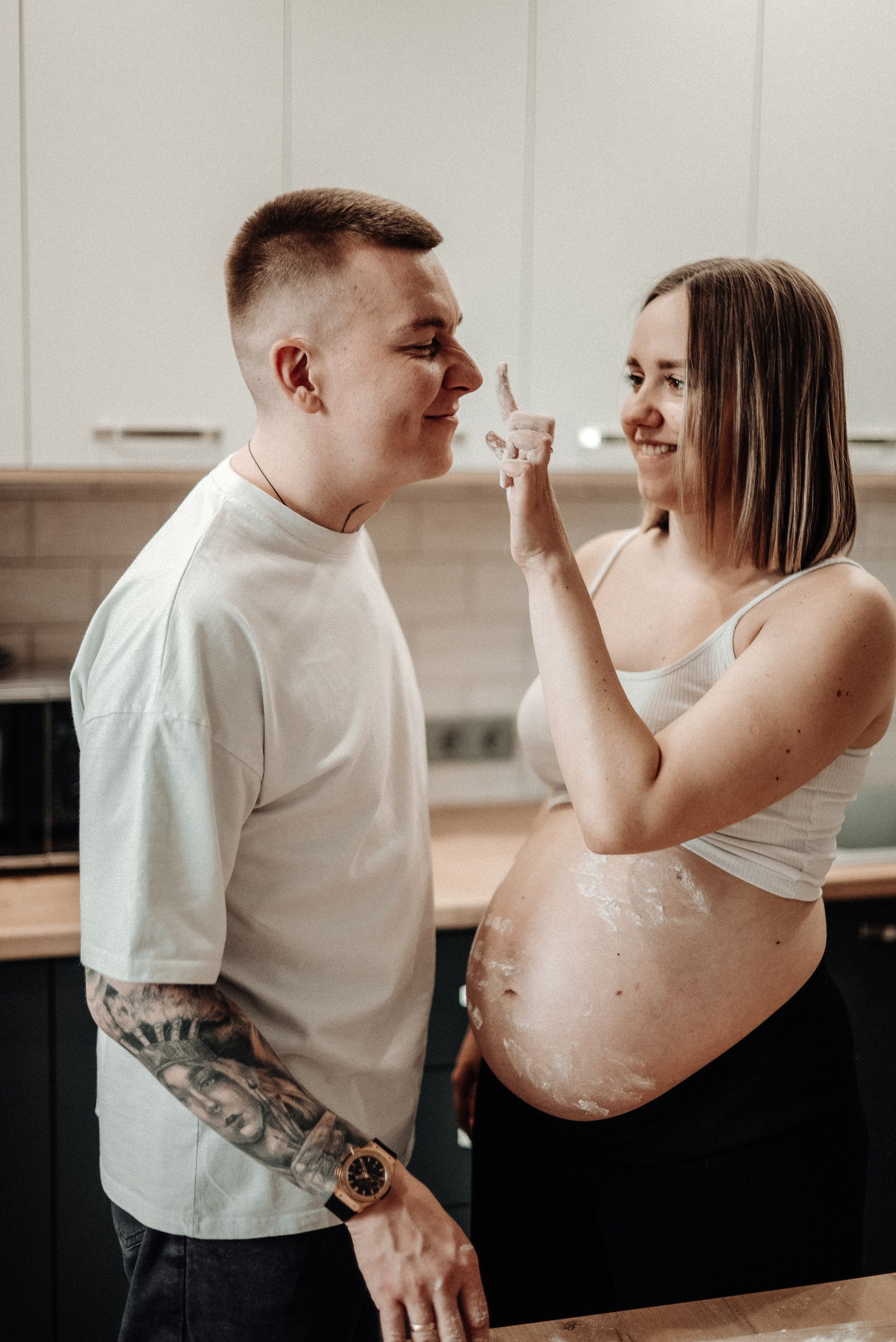 Миша и Ирина в ожидании чуда в домашней обстановке. Свадебный и портретный фотограф в Липецке Юлия Свит